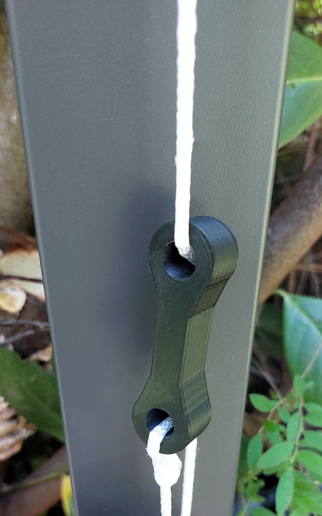 Simple and effective rope tensioner