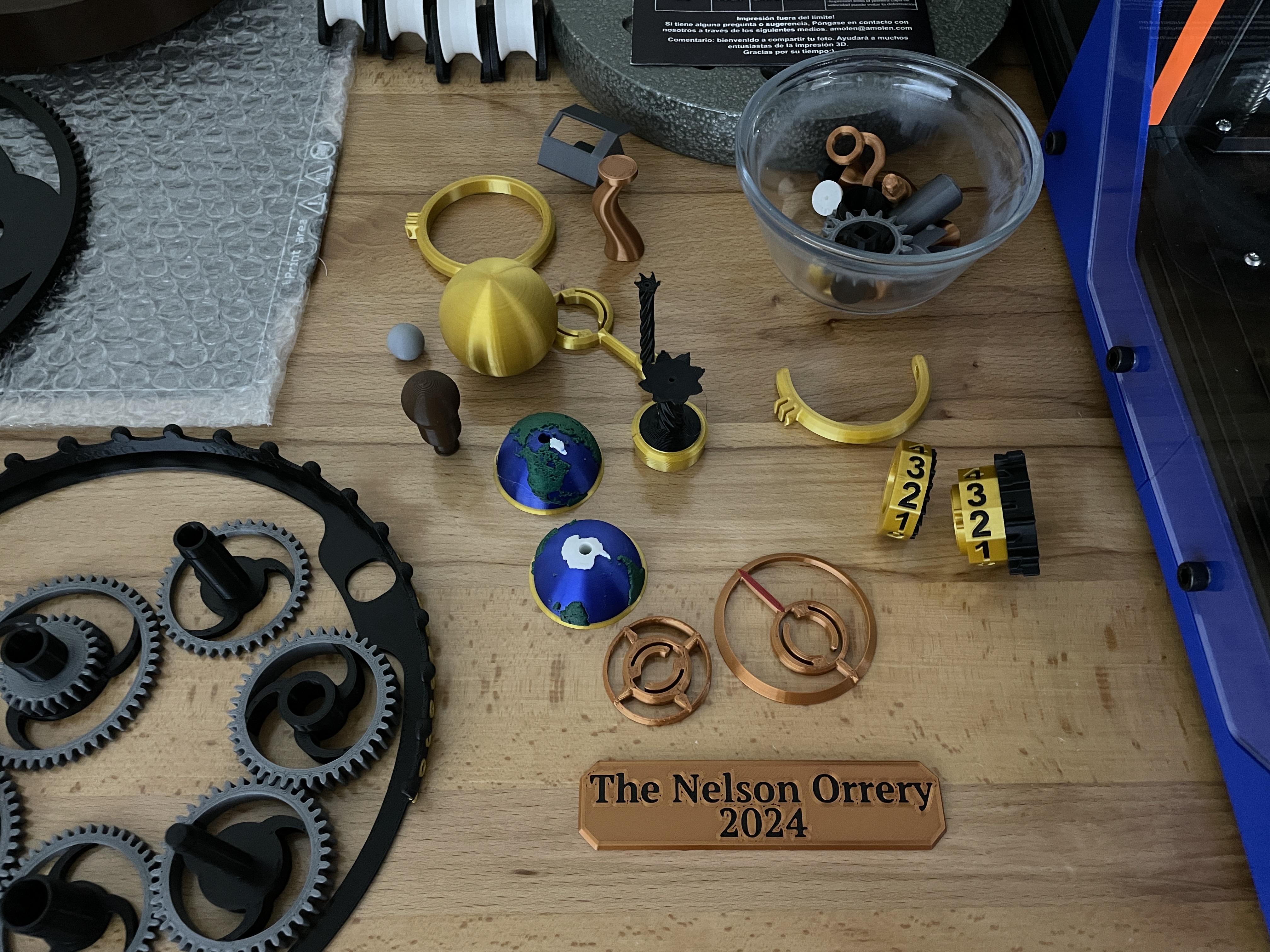 Orrery with editable month text and color-coded earth and other parts — thumbnail 9