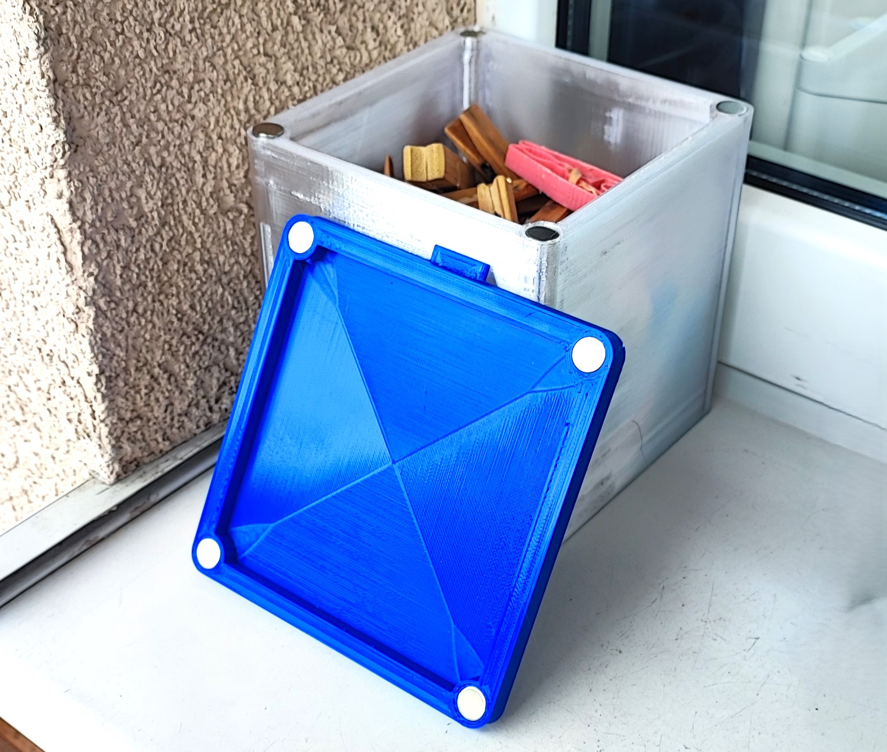BOXES sizes 6 cm - 18 cm not only for samples with a magnetic lid