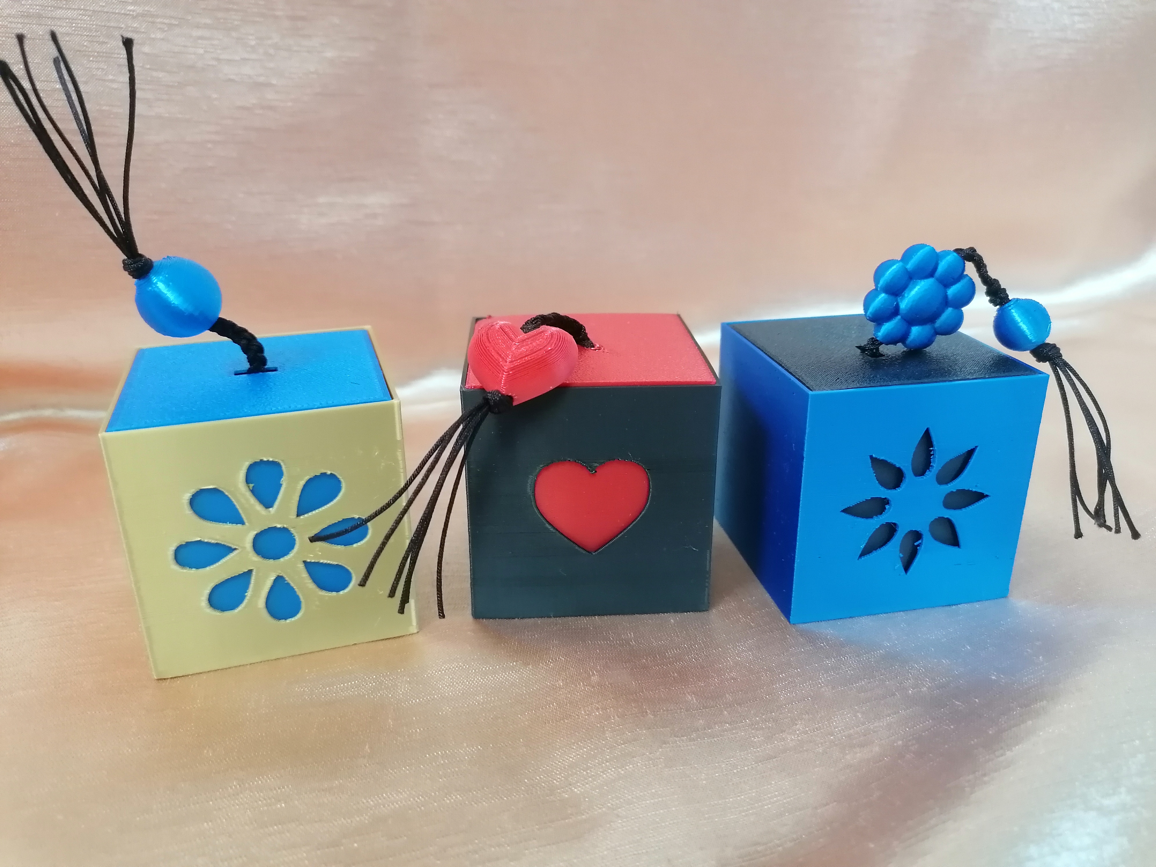 Dárková krabička 5x5x5 cm (Gift box)