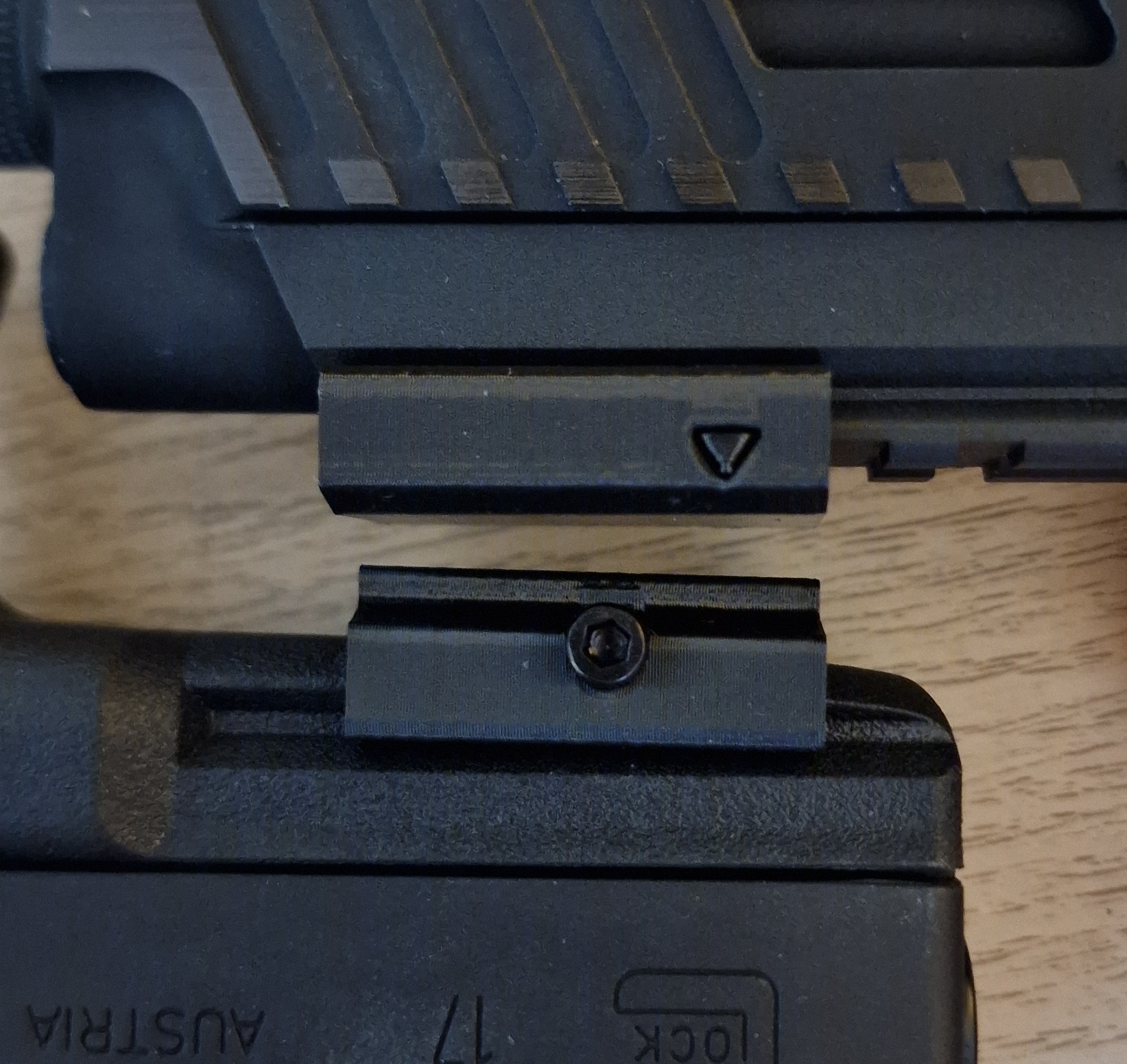 Toolless/Screw Pistol Picatinny Mount