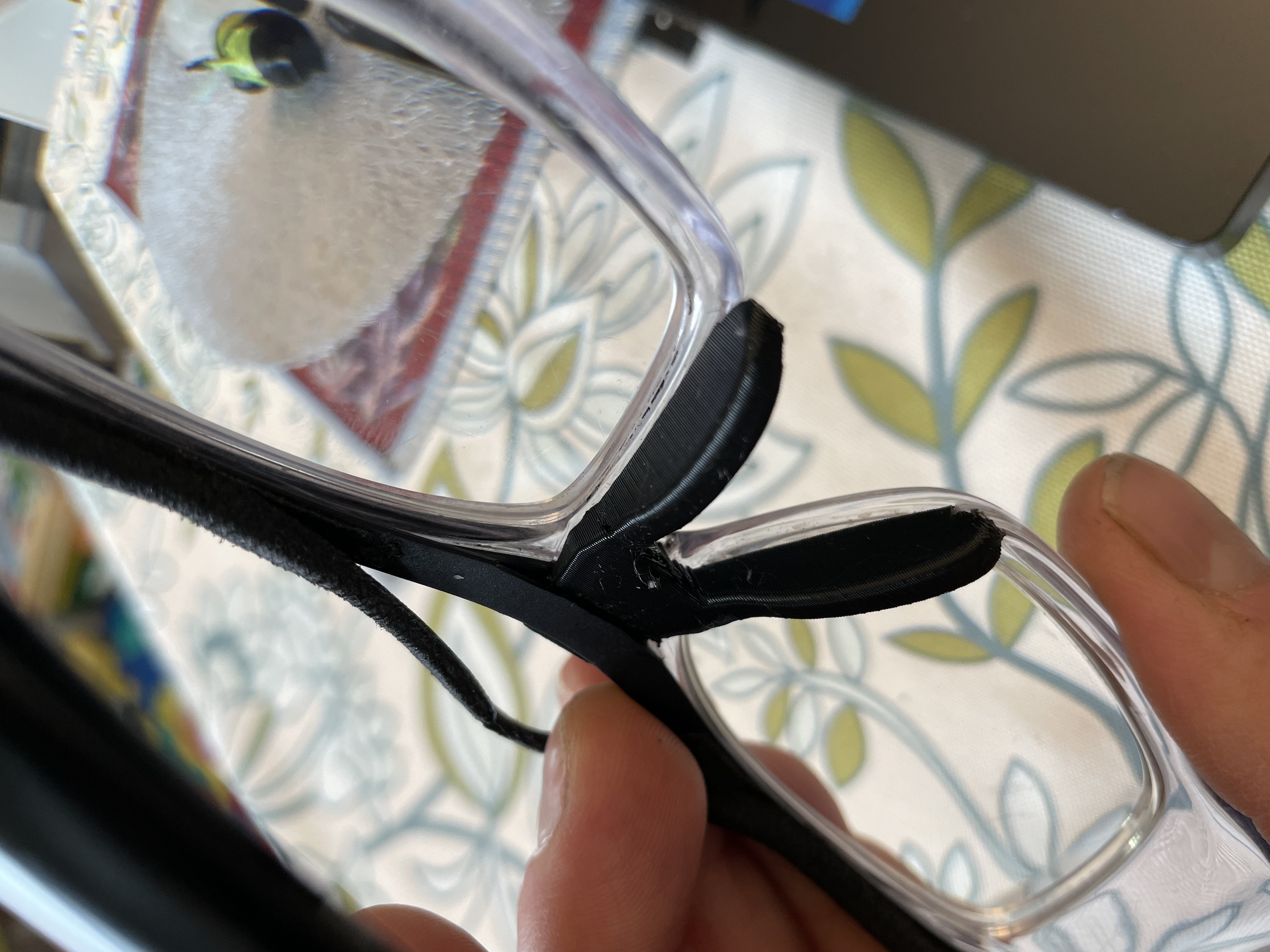 OnGuard safety glasses nose brifge.