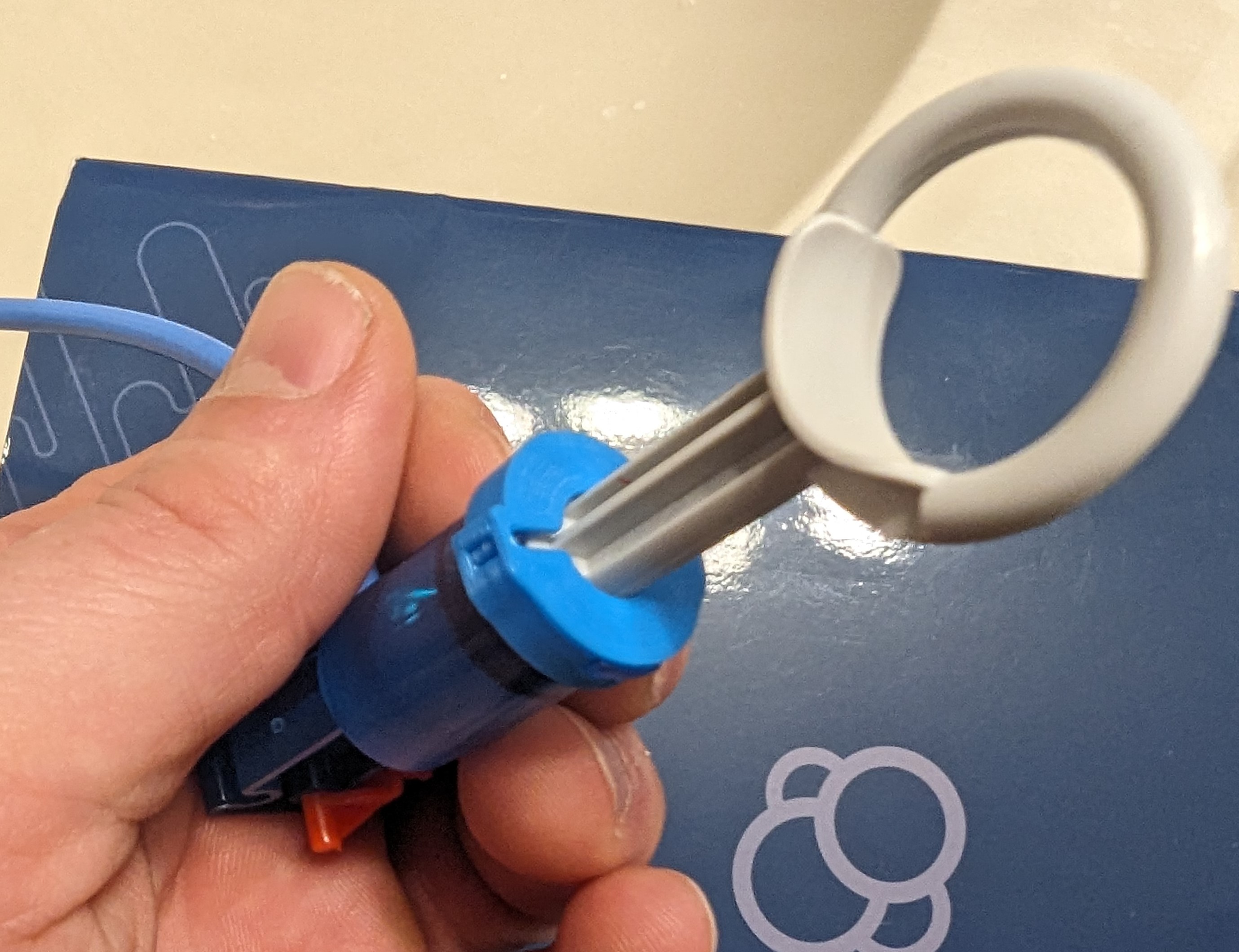 Thames & Kosmos Mega Cyborg Hand, Thumb Syringe Cap