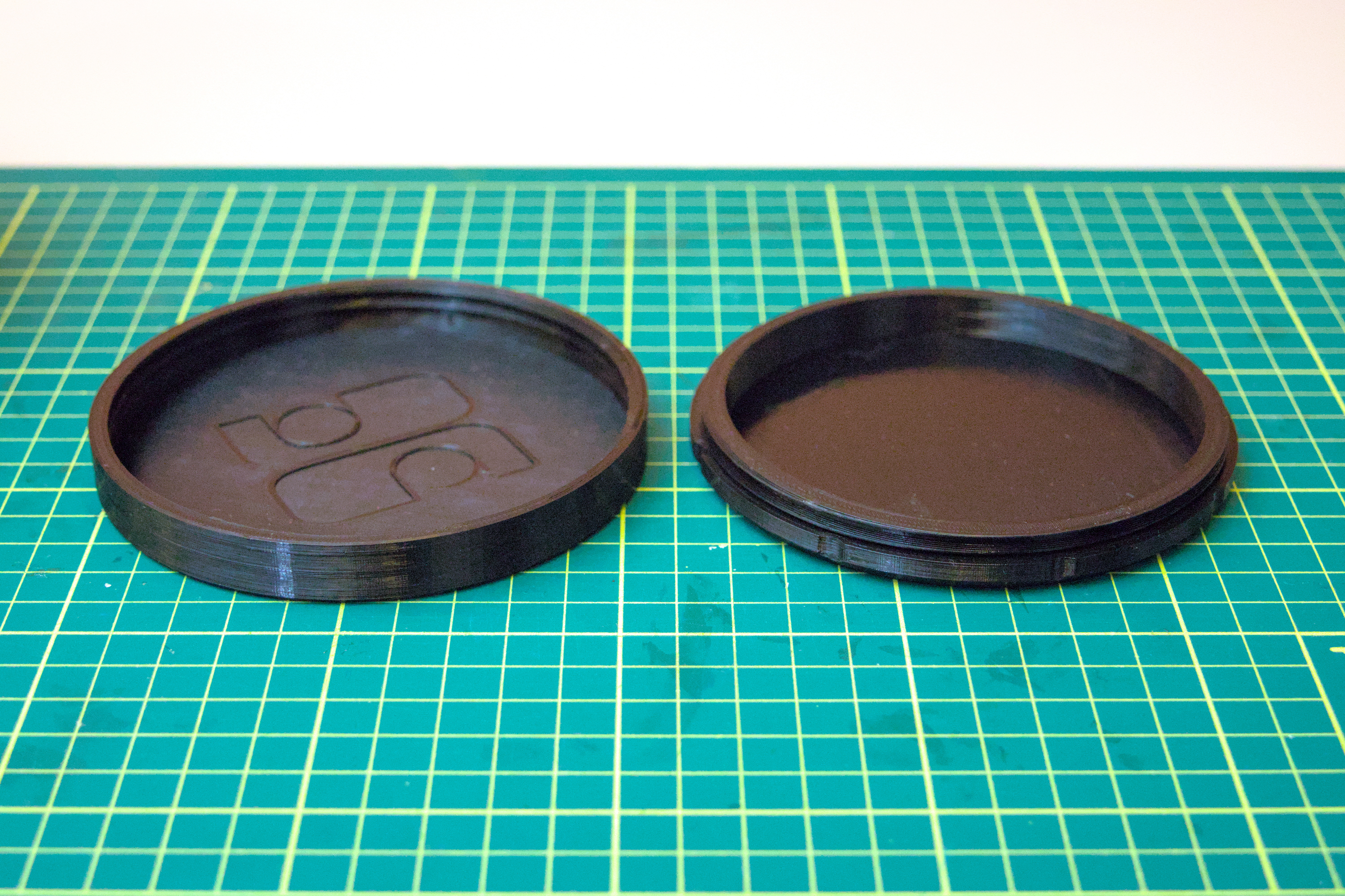 Miniatura 4 do modelo 3D Parametric container with threaded lid