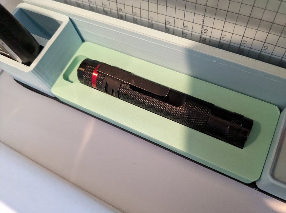 Gridfinity Flashlight Holder