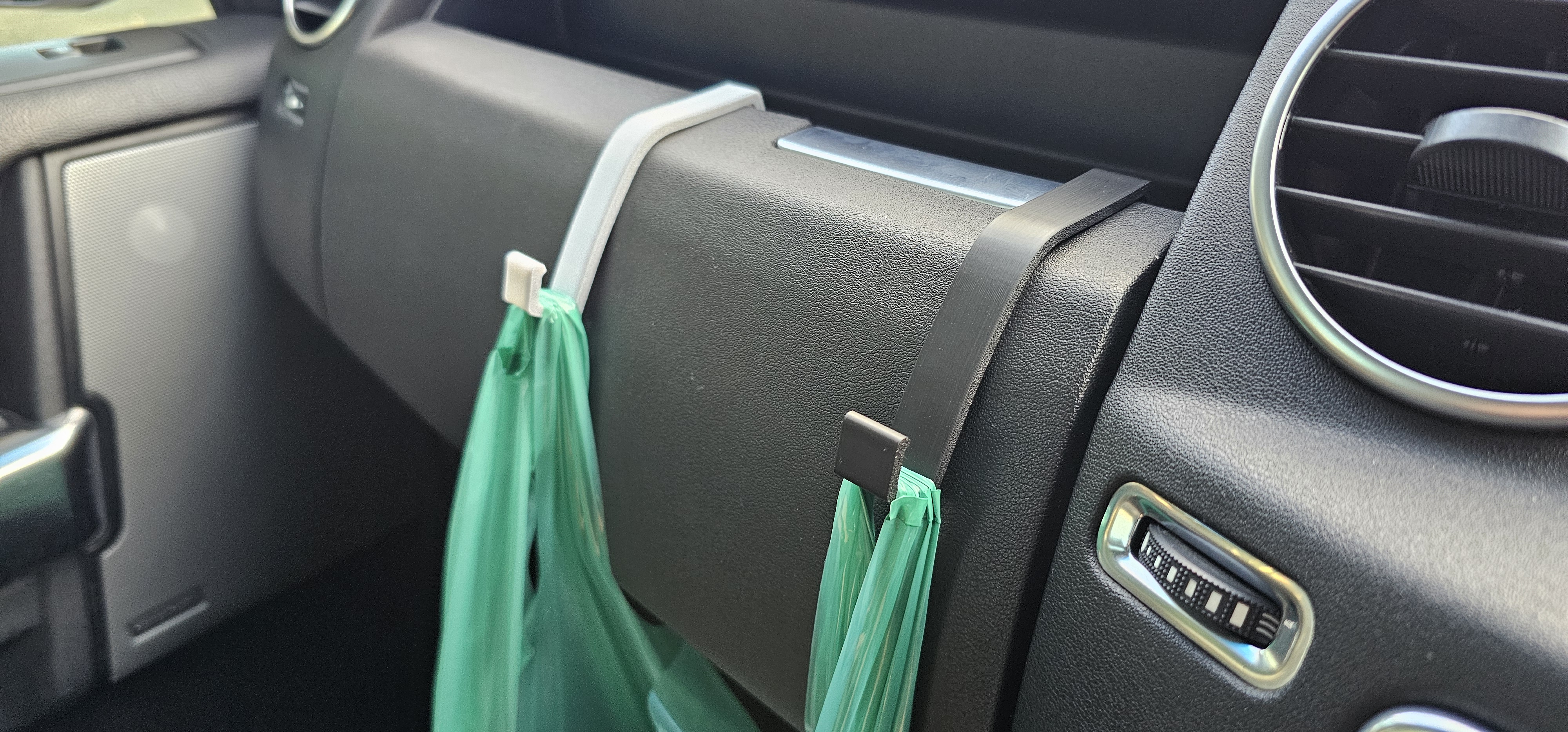 Discovery 4 Glove Box Hook