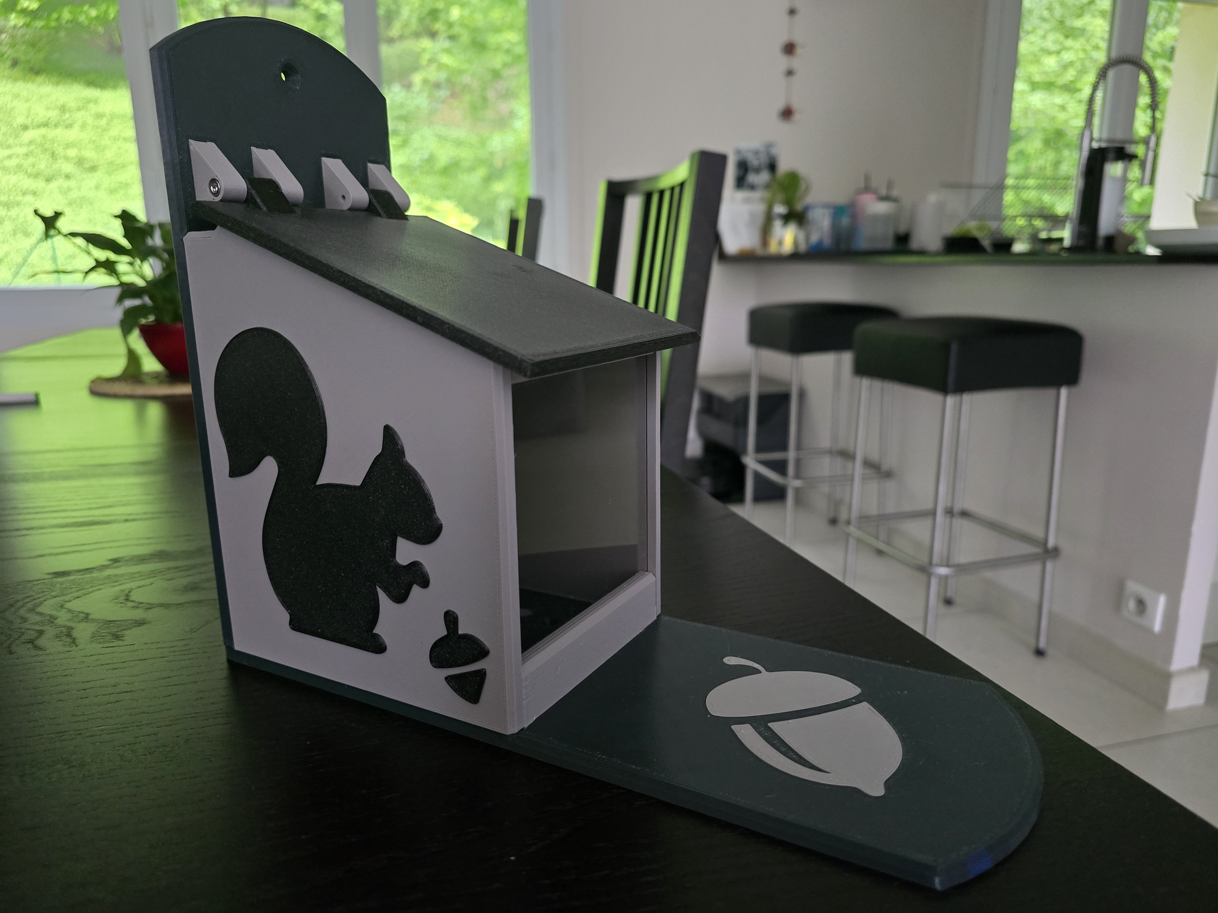 Miniatura 15 do modelo 3D Squirrel Feeder
