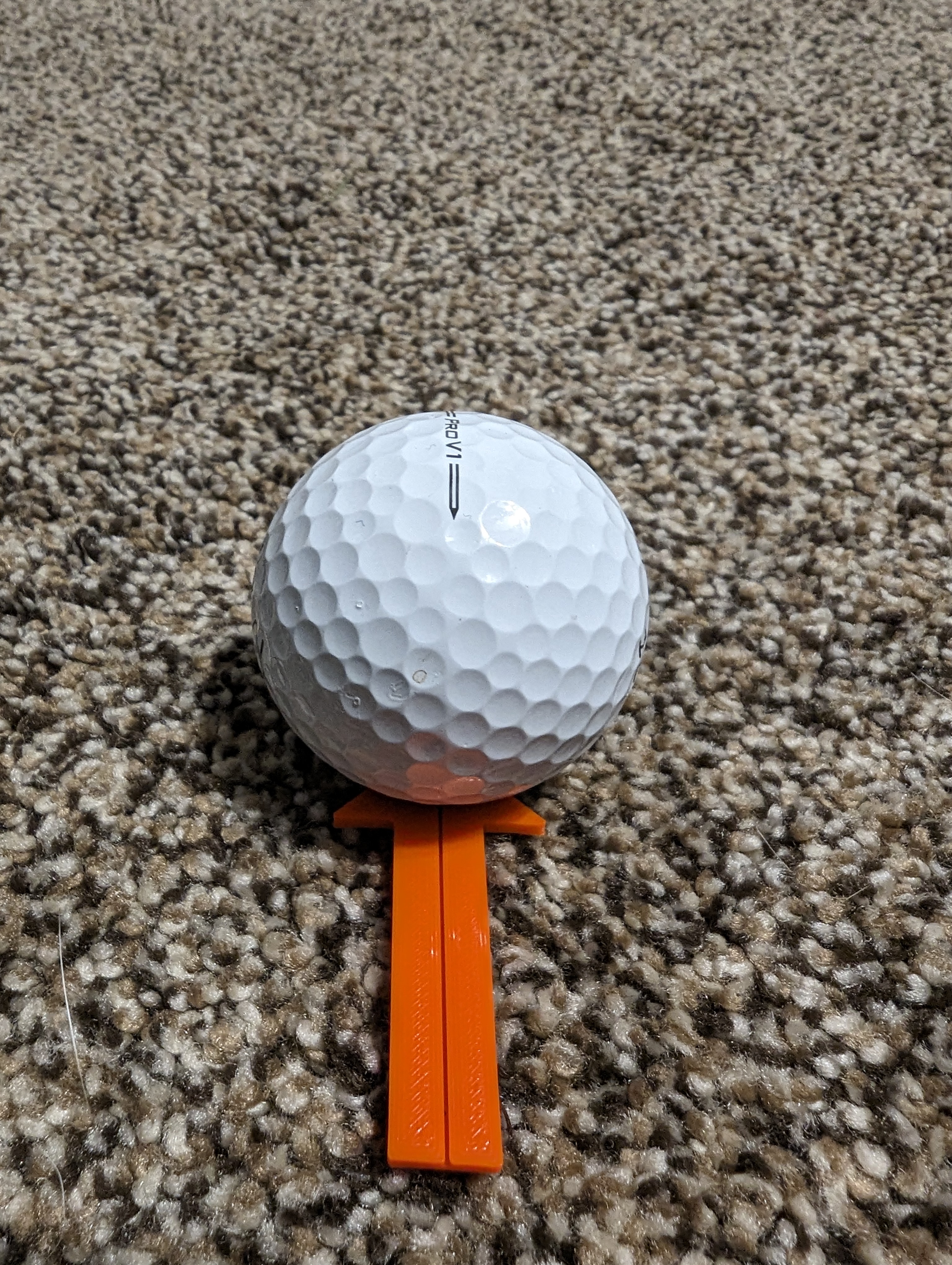 Golf Ball Marker with alignment aid for putting