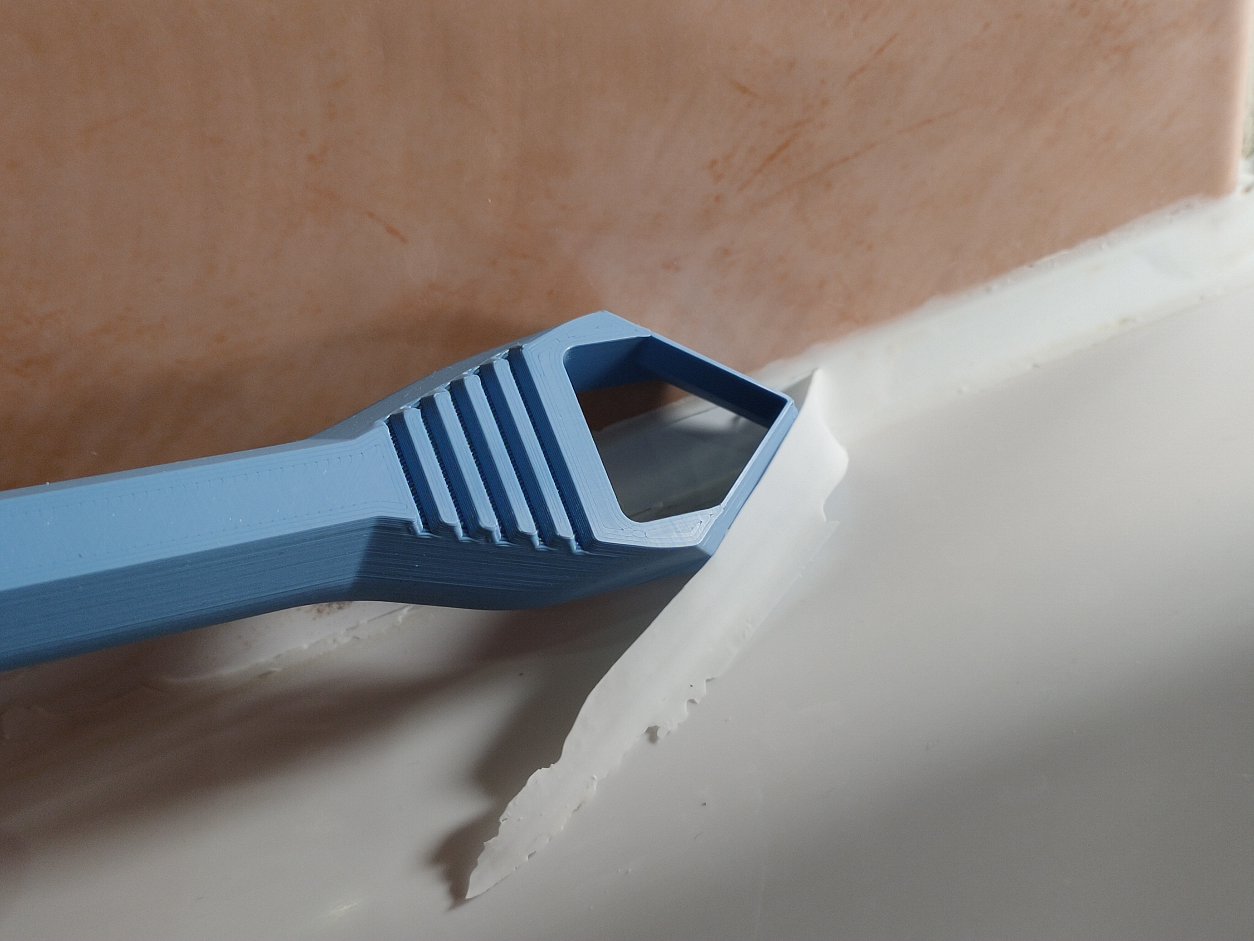Ergonomic silicone or bed scraper
