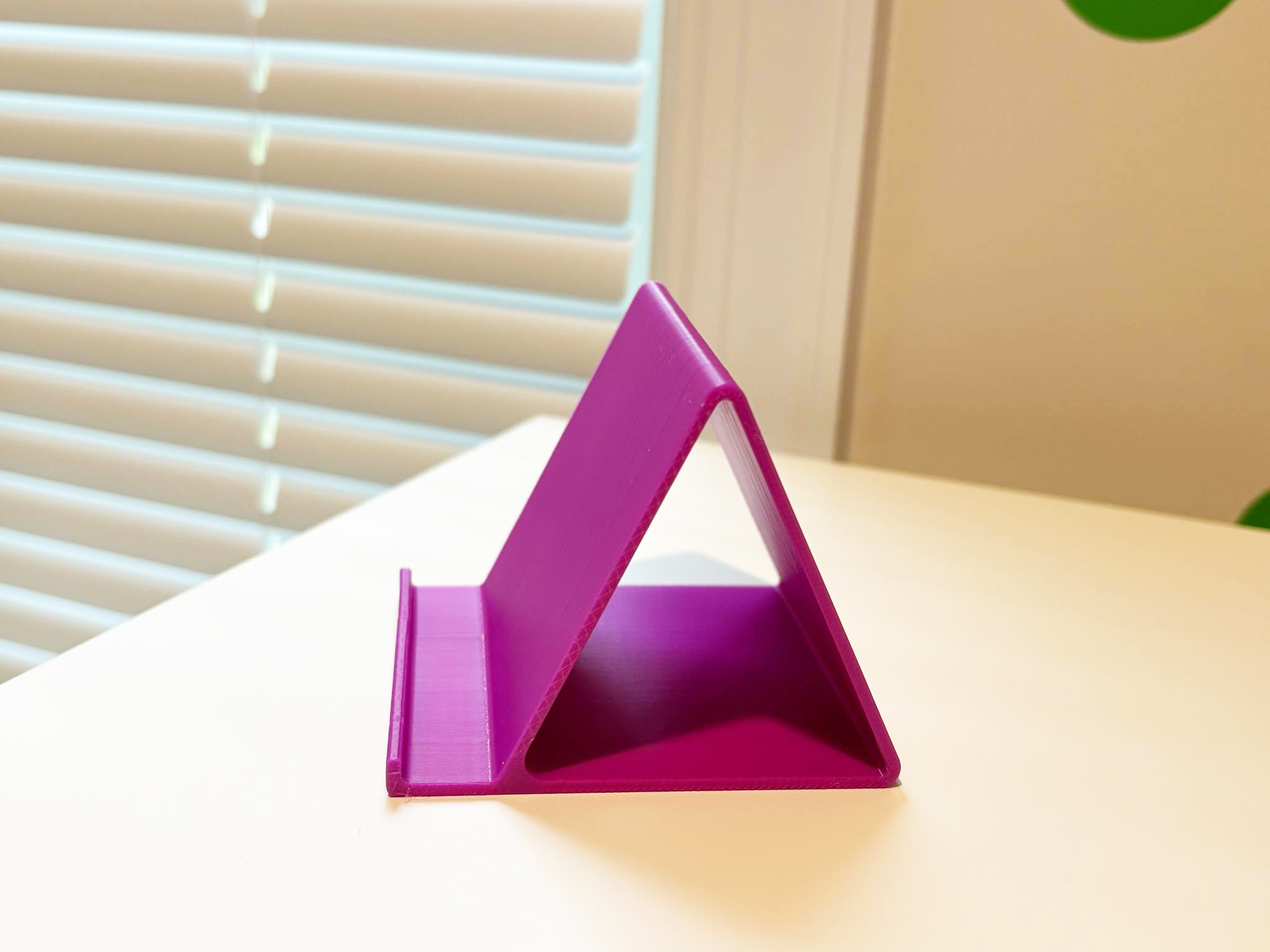 Basic phone stand