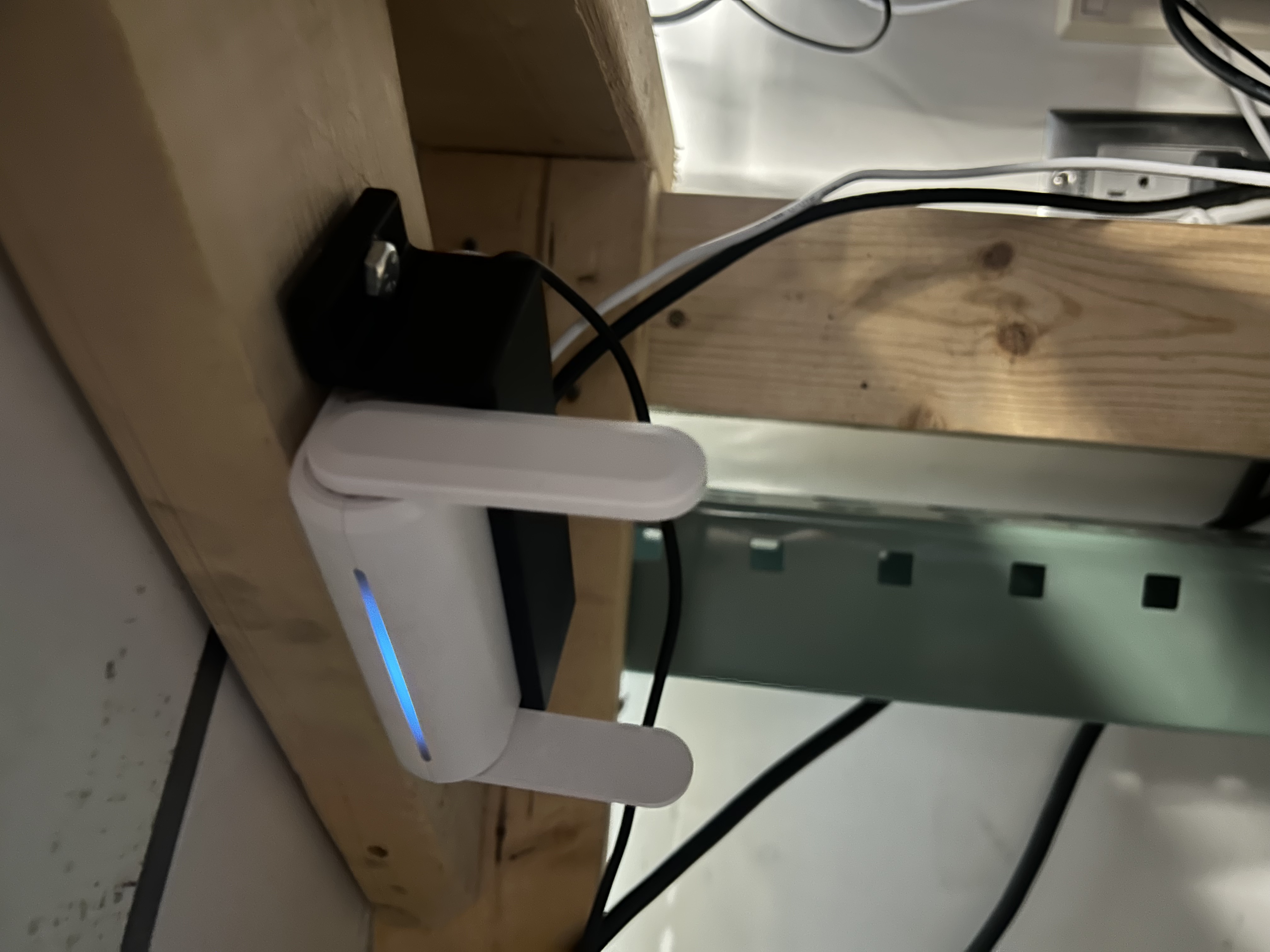 GL.iNet GL-SFT1200 Opal Router Mount