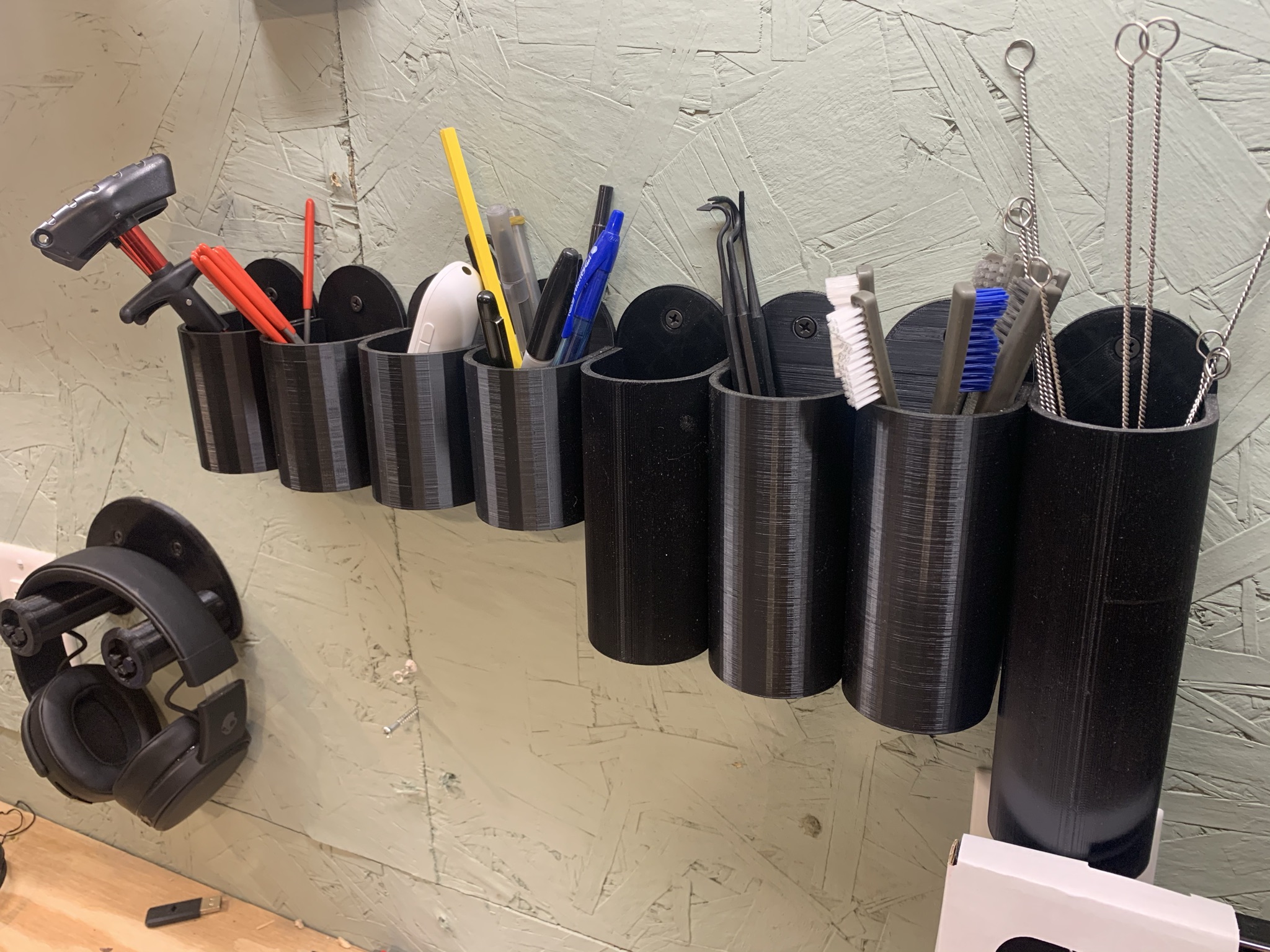 Wall hanging shop cups