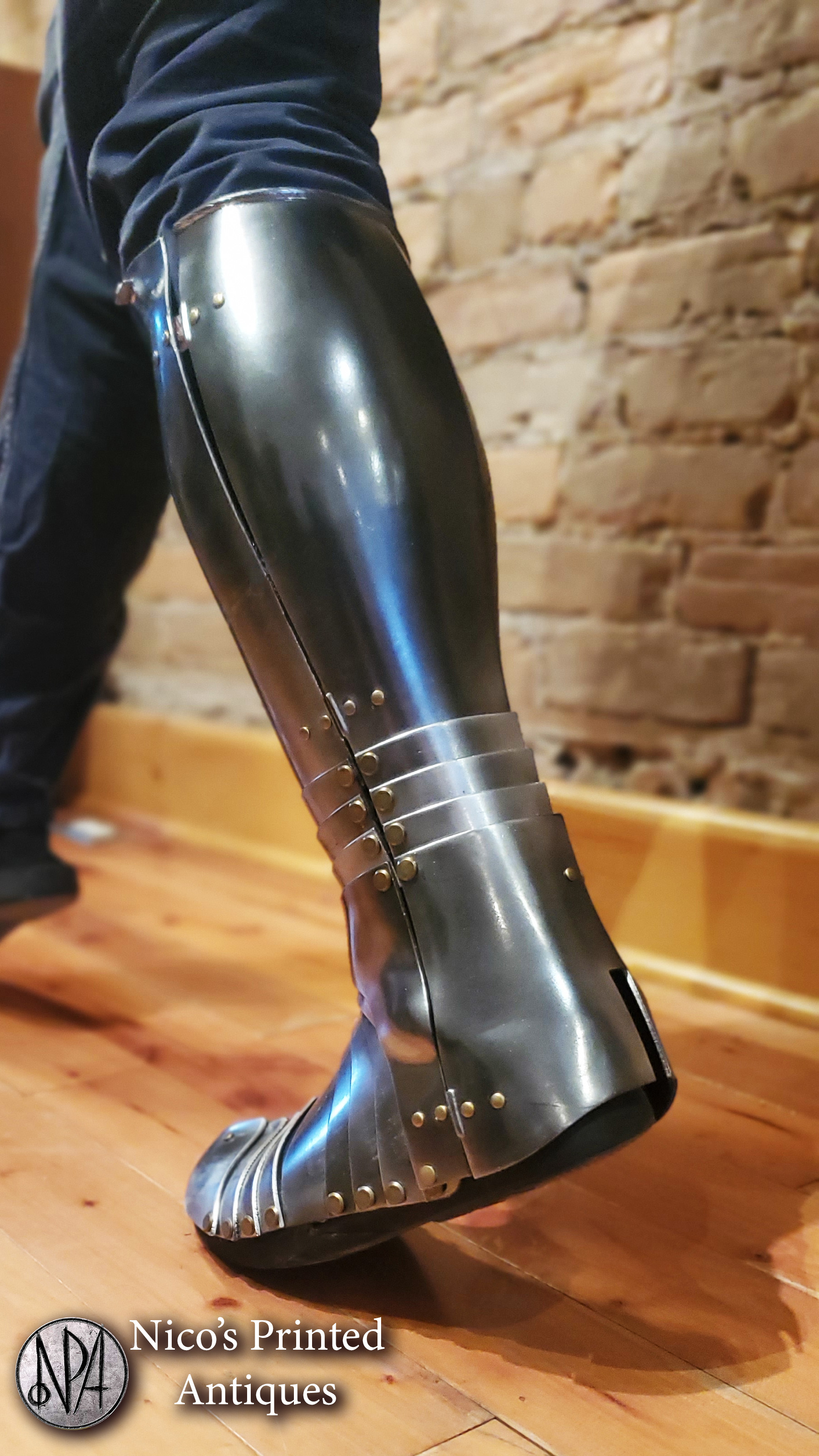 Wearable Greaves and Sabatons (16th Century Knight Armor for Legs and Feet) — miniatura 7