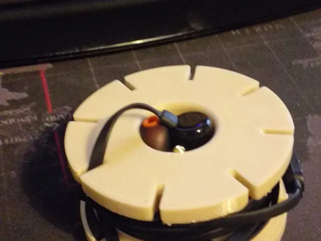 Earphone earbud spool