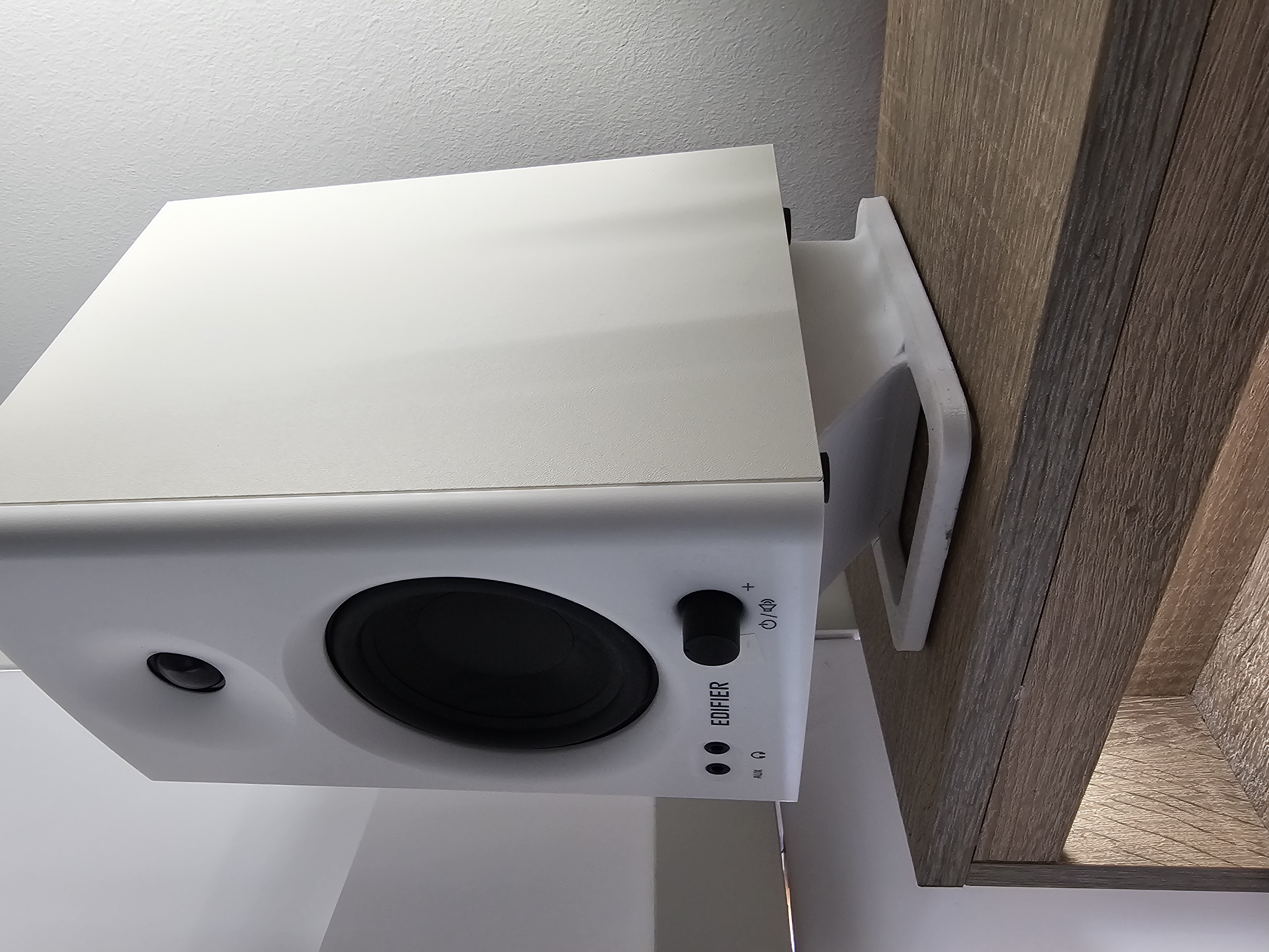 Minimalist Desktop Speaker Stand (for Edifier MR4)