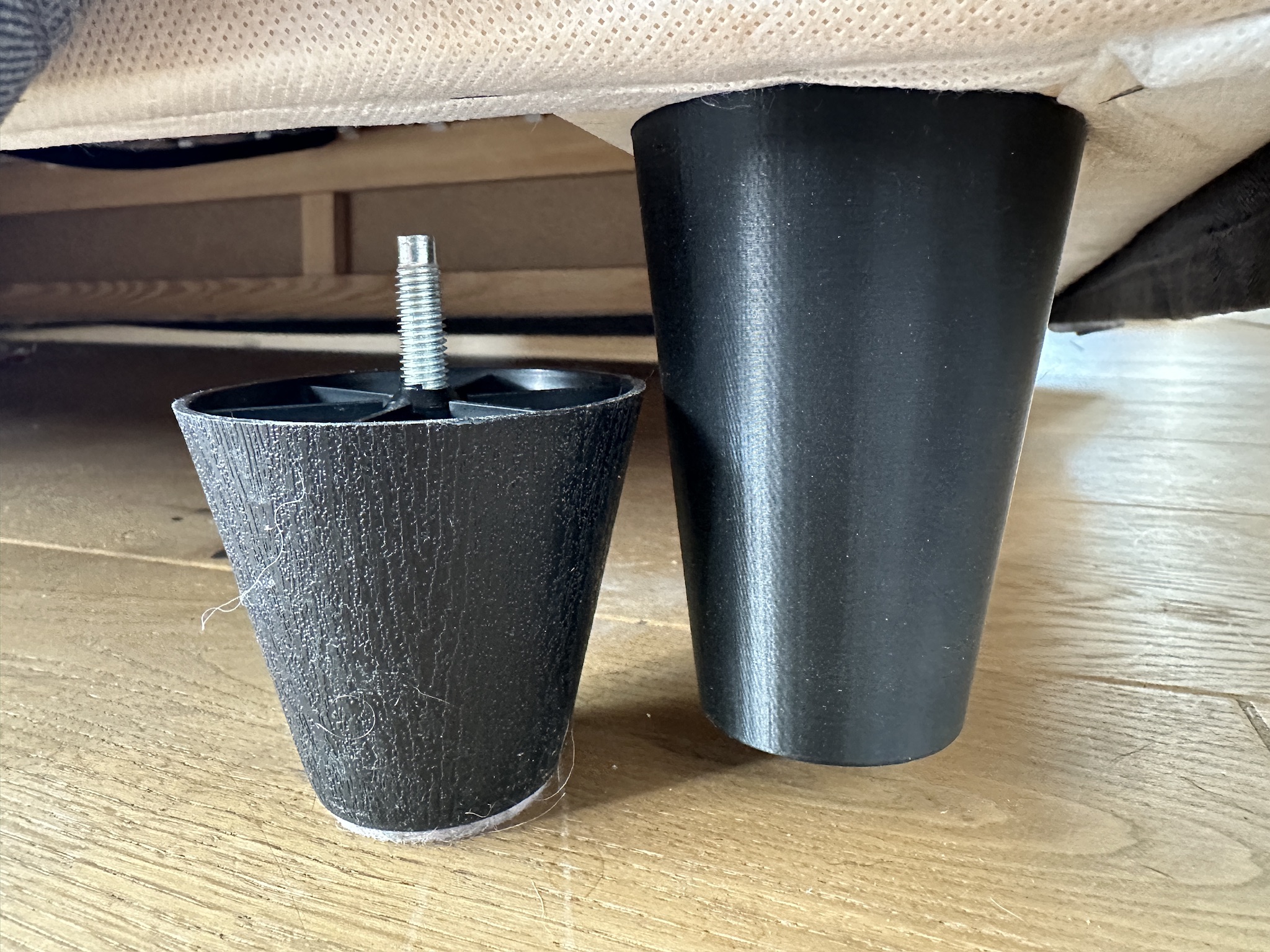 Replacement feet for IKEA Ektorp for passage with vacuum cleaner robot