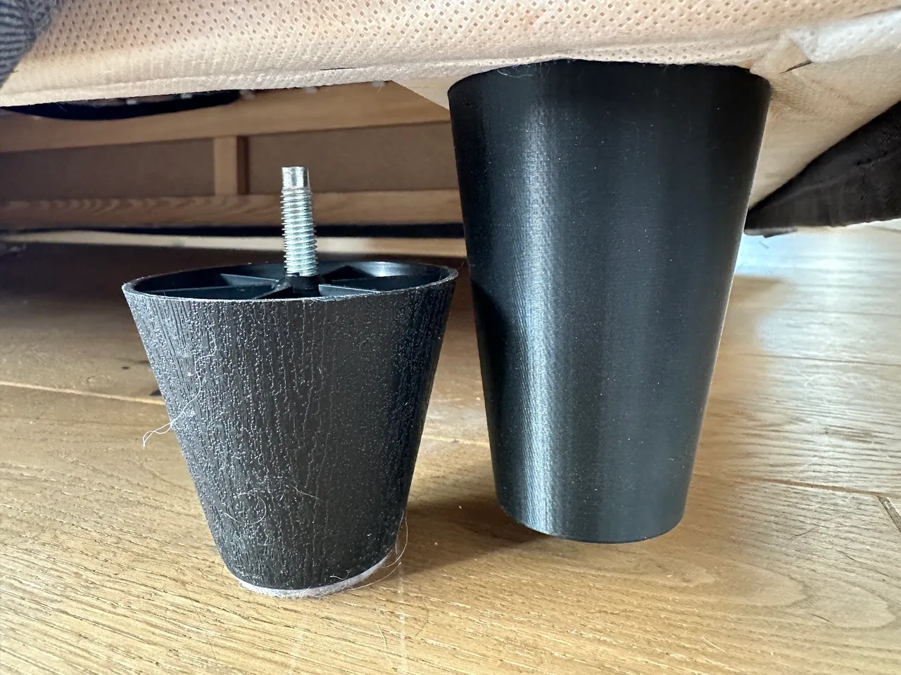 Replacement feet for IKEA Ektorp for passage with vacuum cleaner robot by  Kai Osthoff | Download free STL model | Printables.com, image size:1280x960