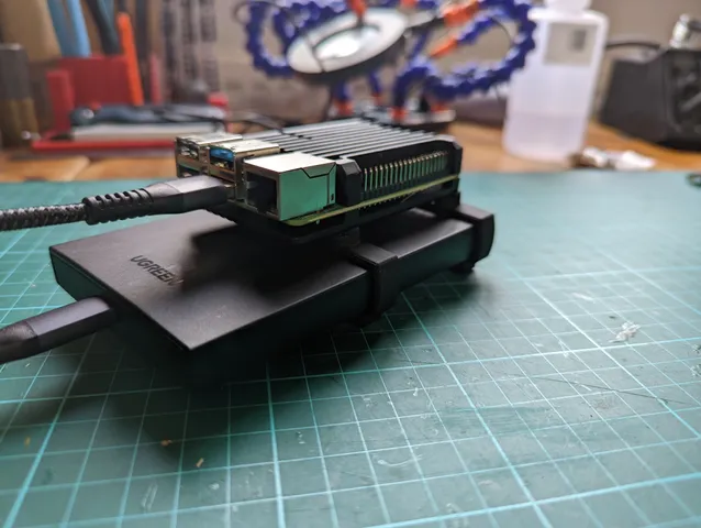 GeekPi + UGREEN SATA Case Mount