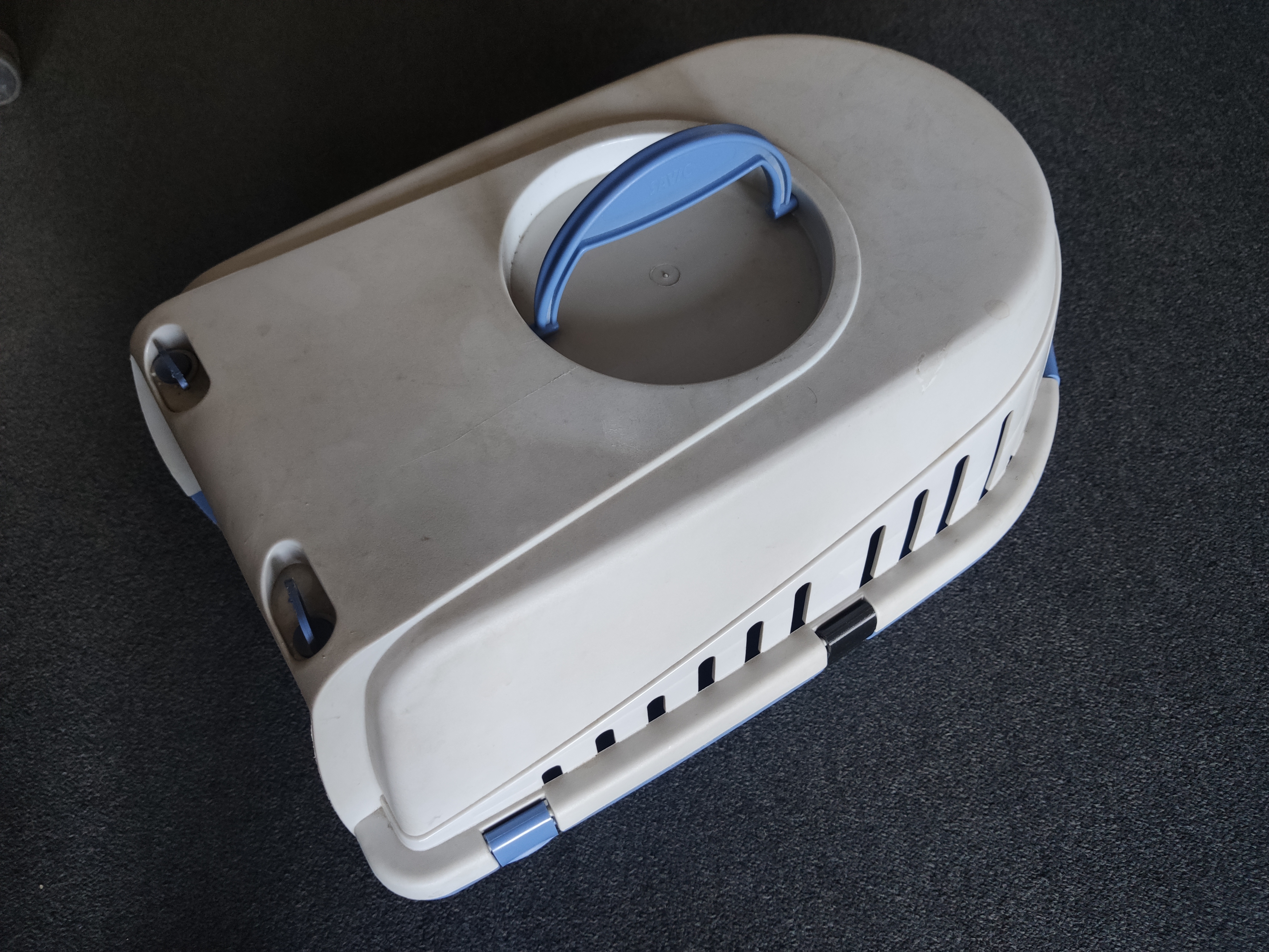 Pet transporter Savic Trotter grate lock
