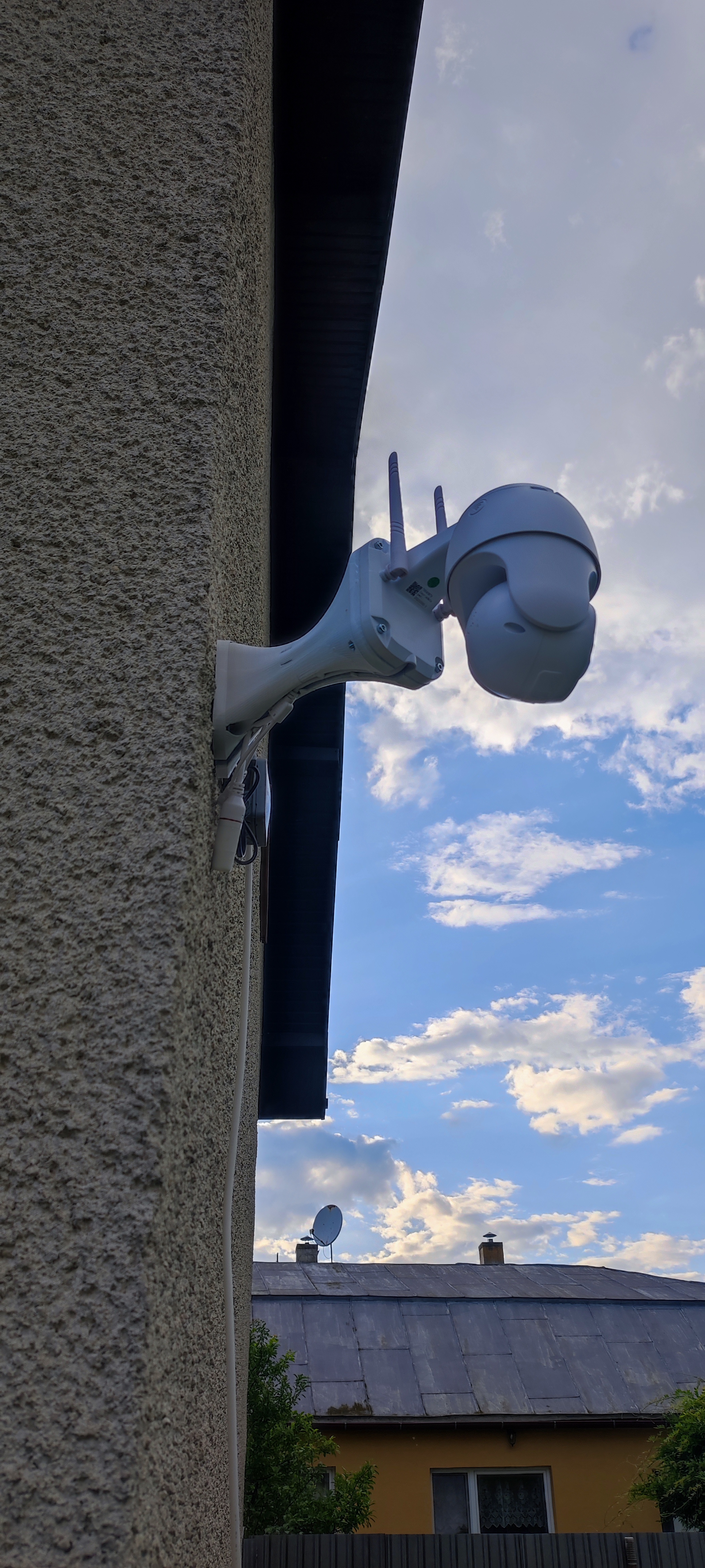 Camera wallmount for wider visible range — thumbnail 2
