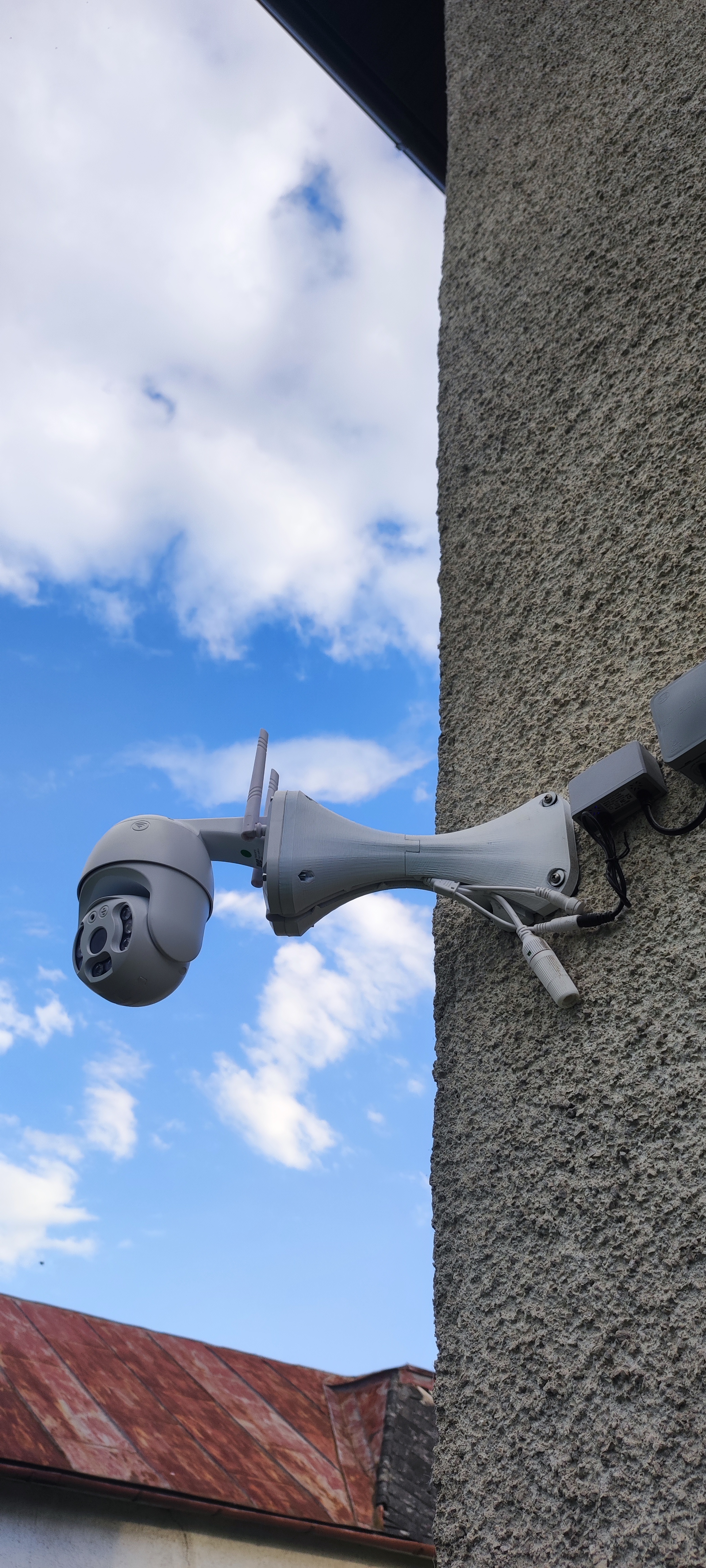 Camera wallmount for wider visible range