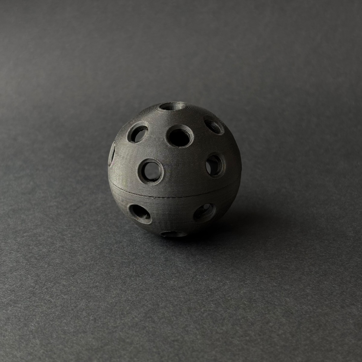 Perforated concentric balls — miniatura 2