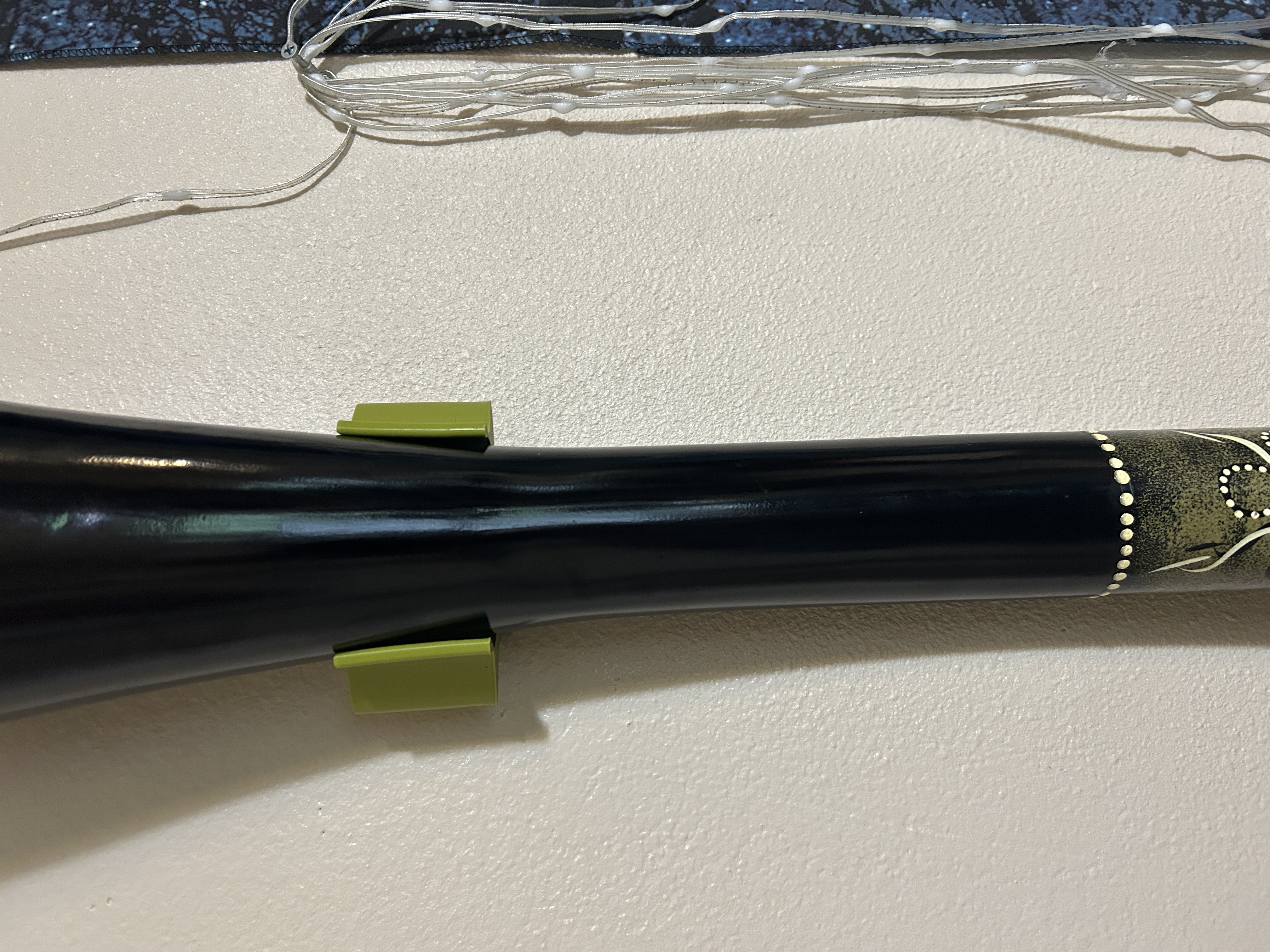 Didgeridoo wall mount