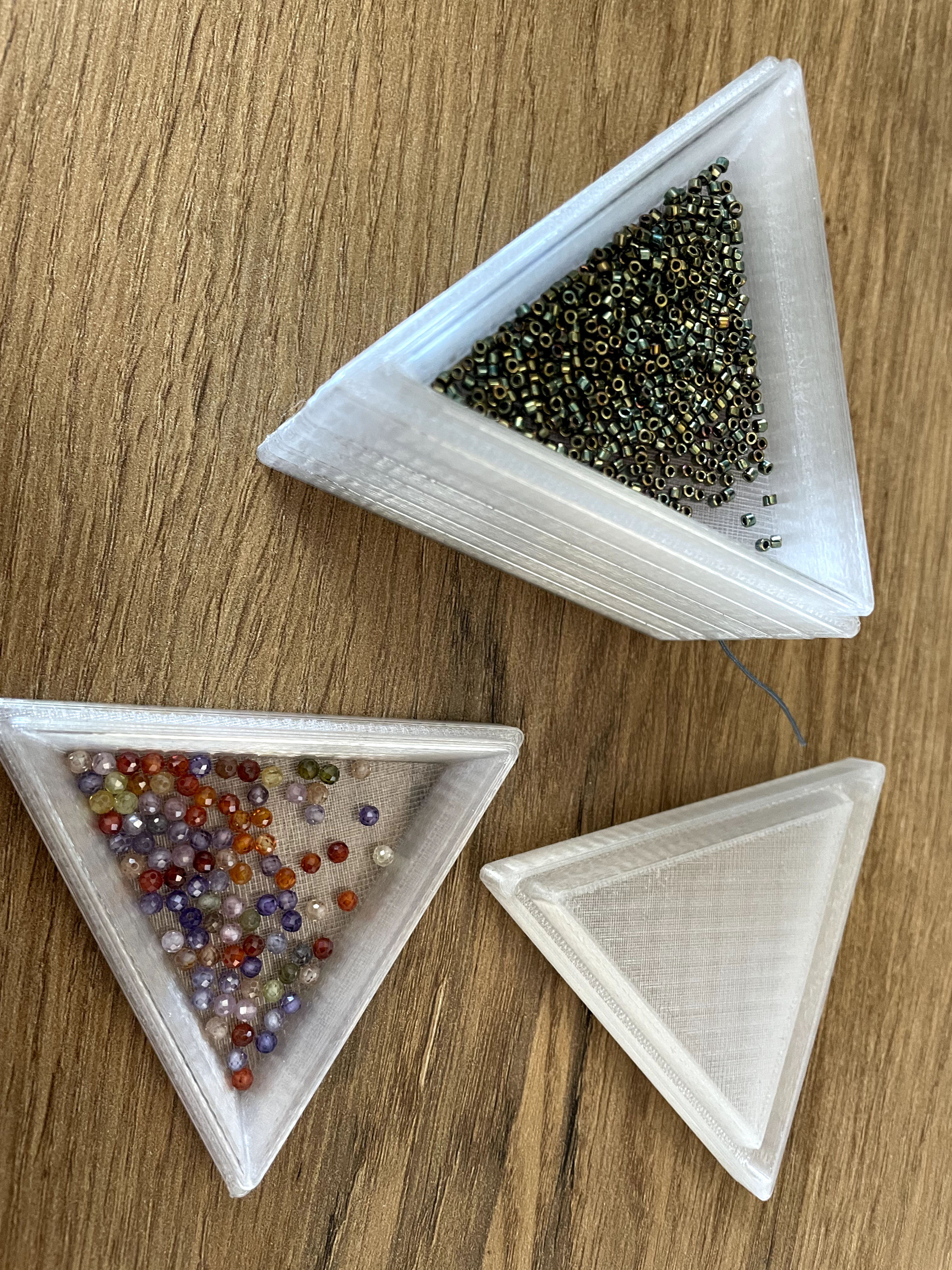 Triangular stackable beading tray