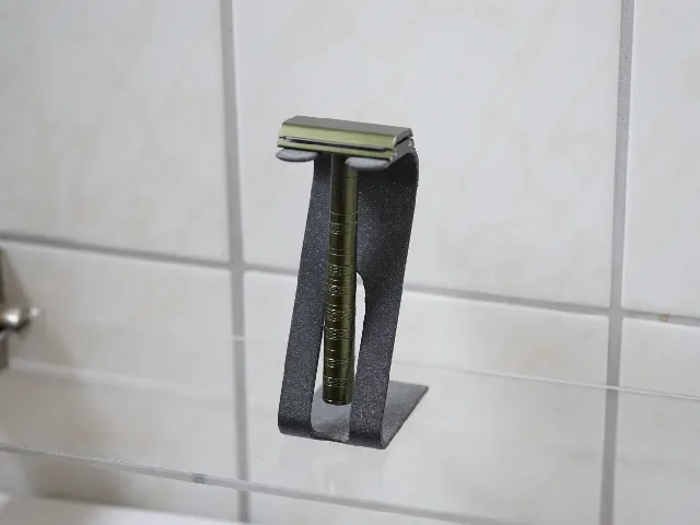 Henson shaver stand