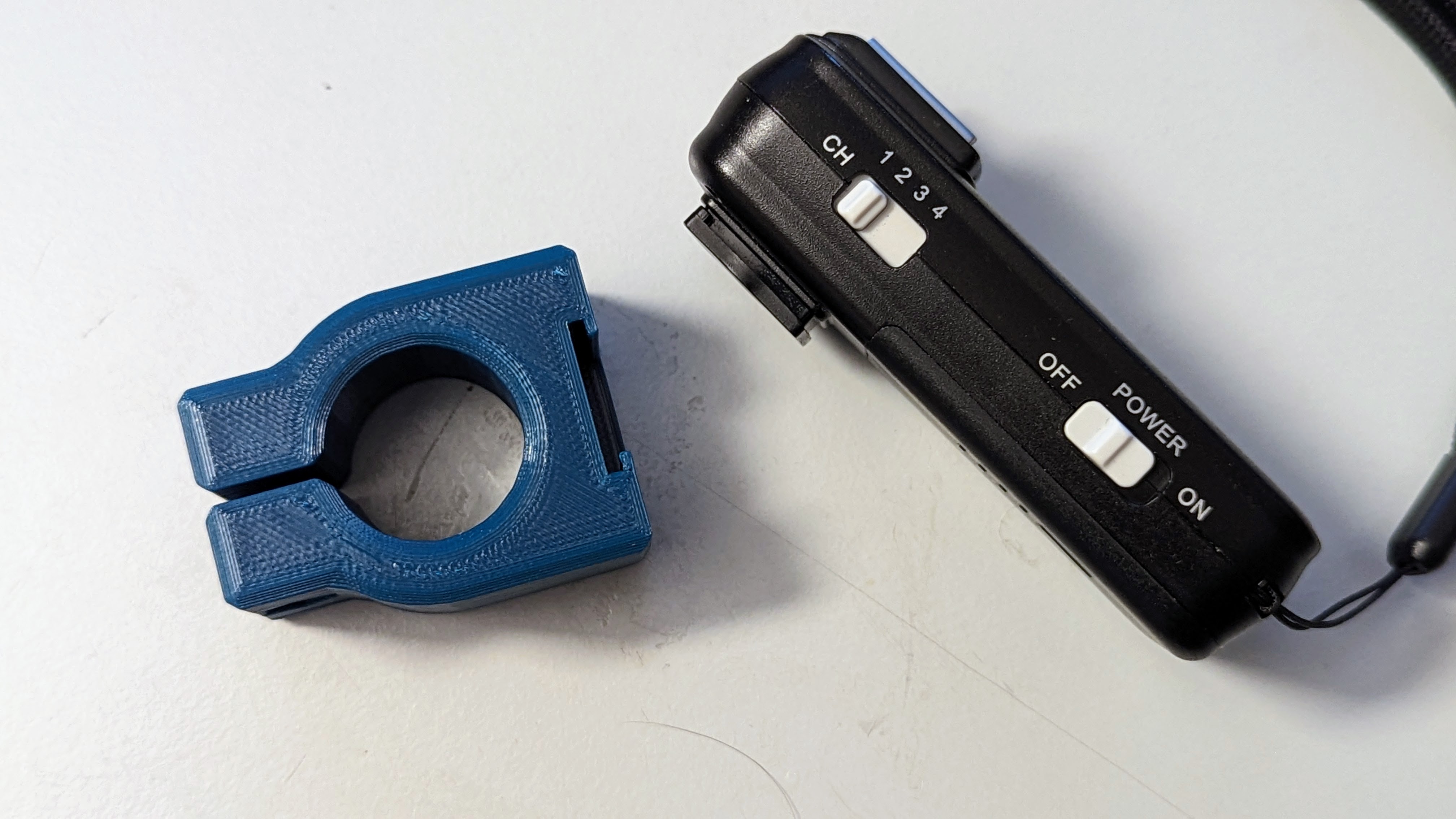 Stativhalter für Fernauslöser / tripod holder for radio trigger