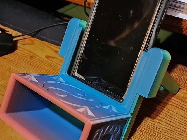 Trippy Little Phone Amplifier with Kickstand