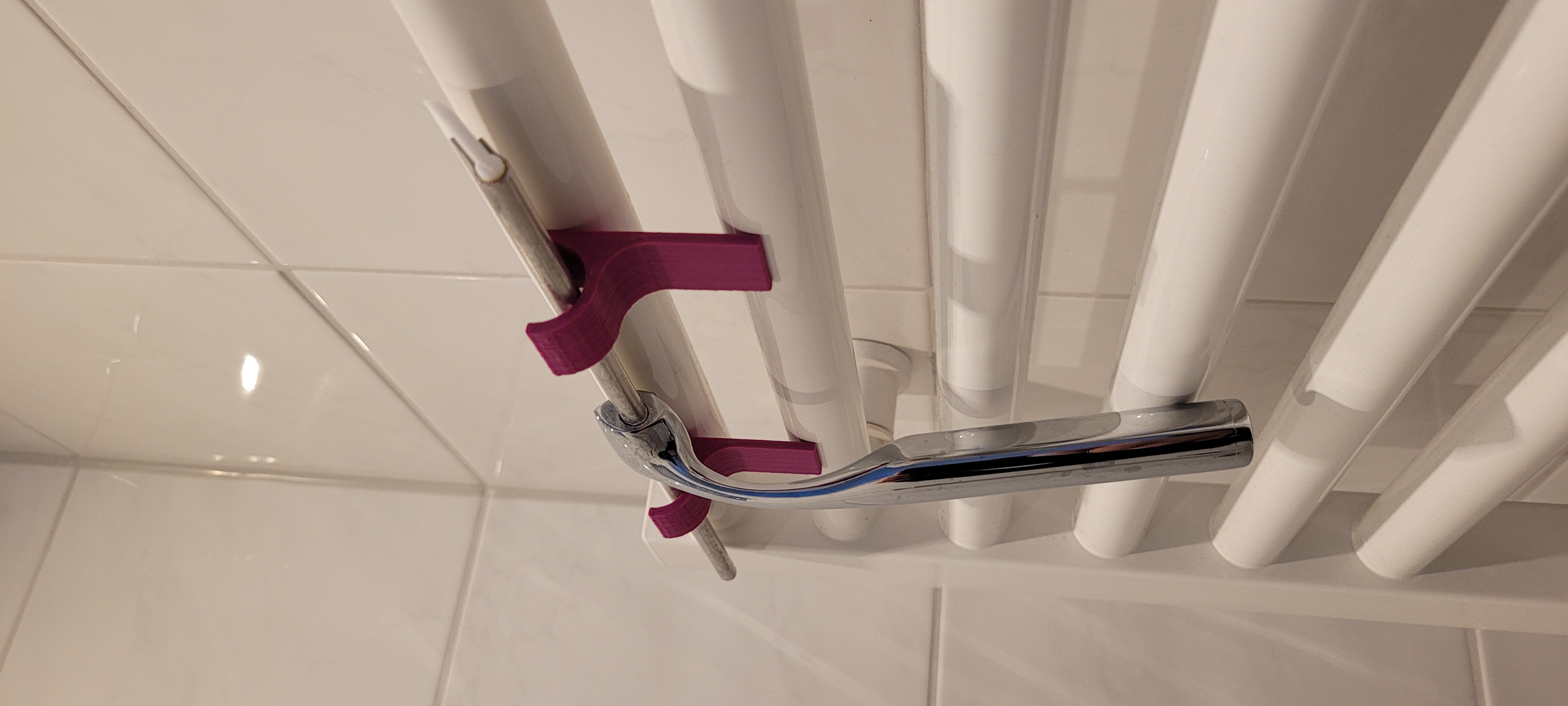 Shower wiper for bathroom radiator