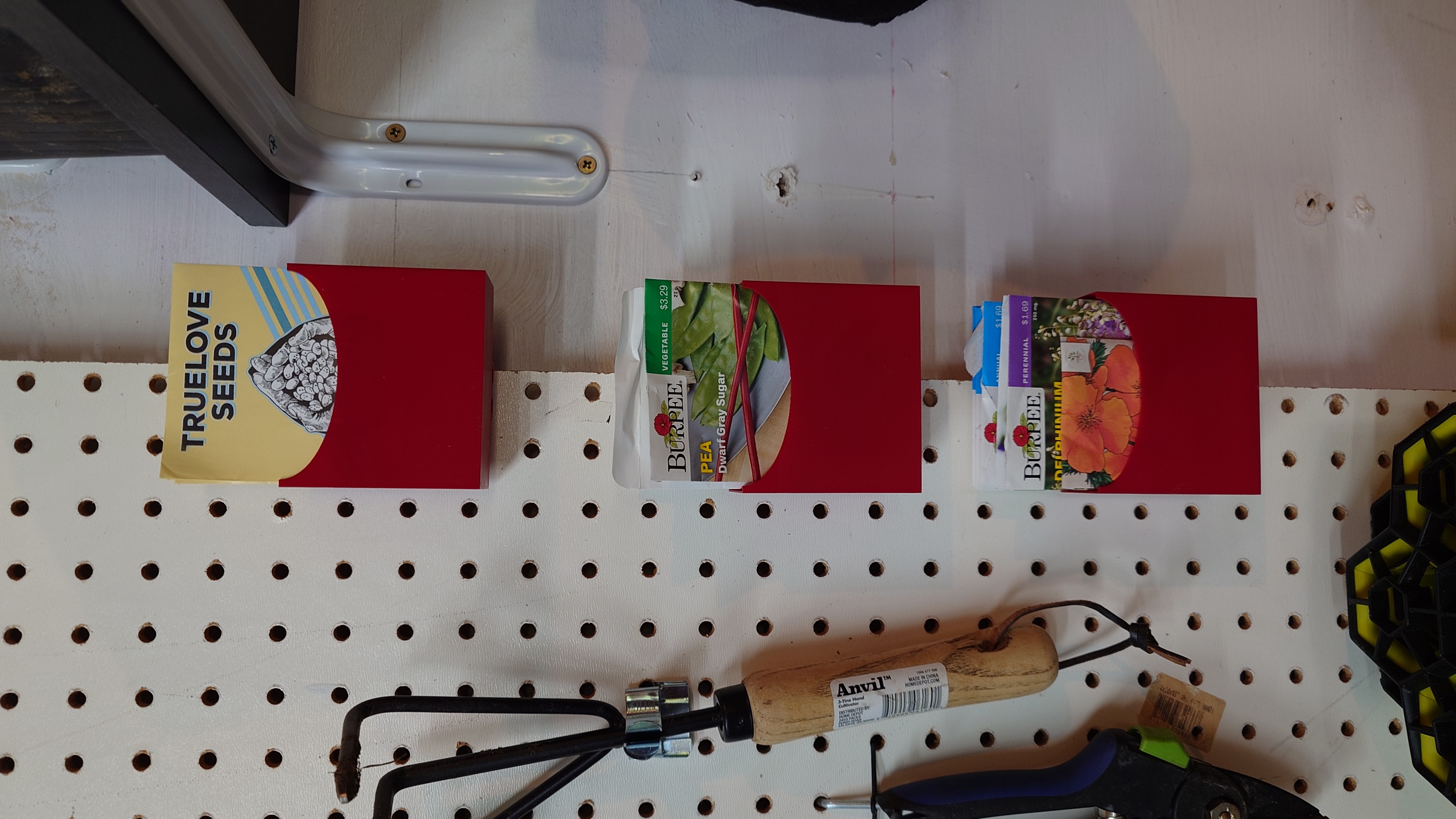 Sy's Peglock - Seed Packet Holder 3D model thumbnail