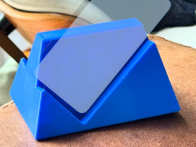 Nite Show - the angled phone stand for side sleepers