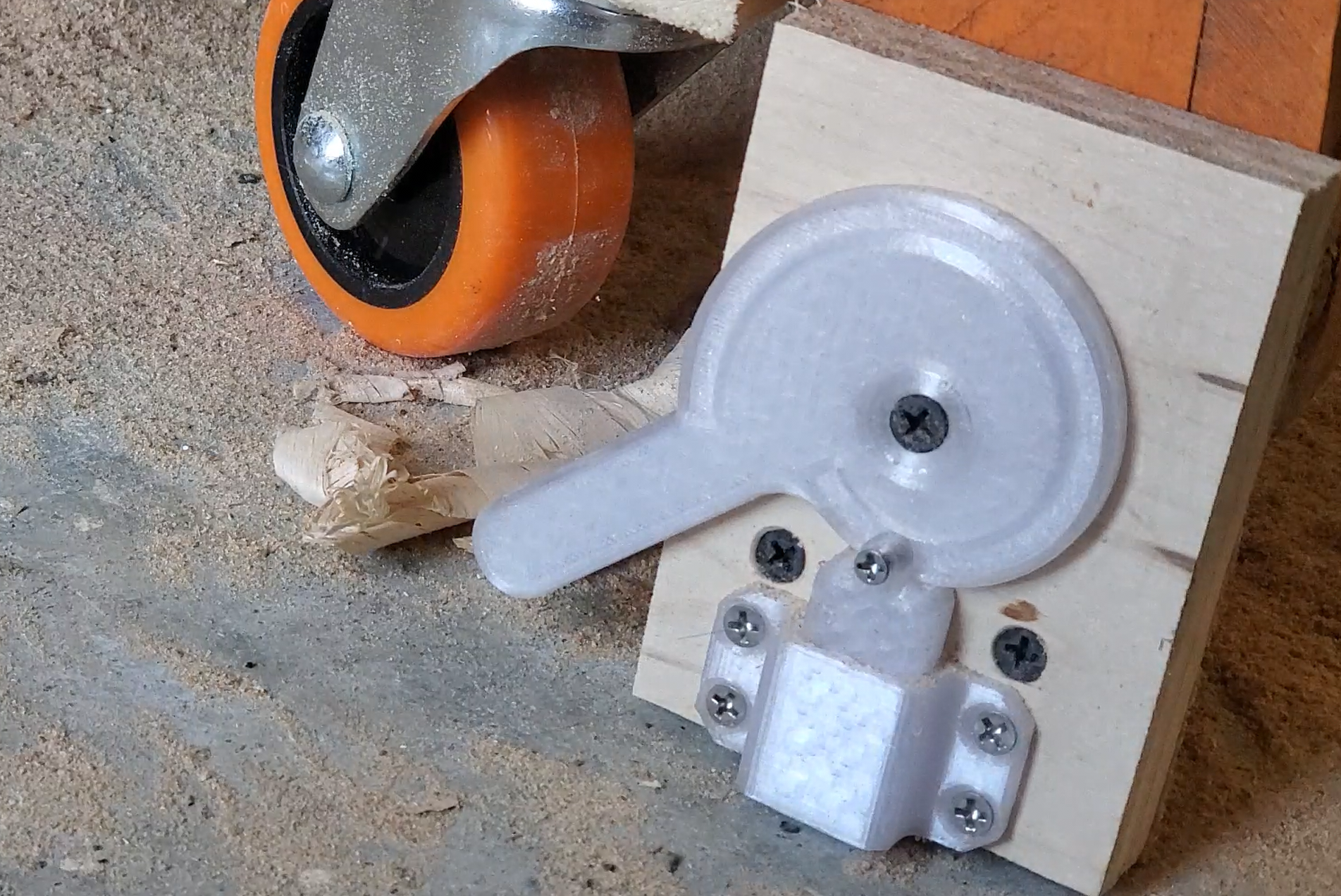 Spiral Cam Jack - lifts equipment off casters