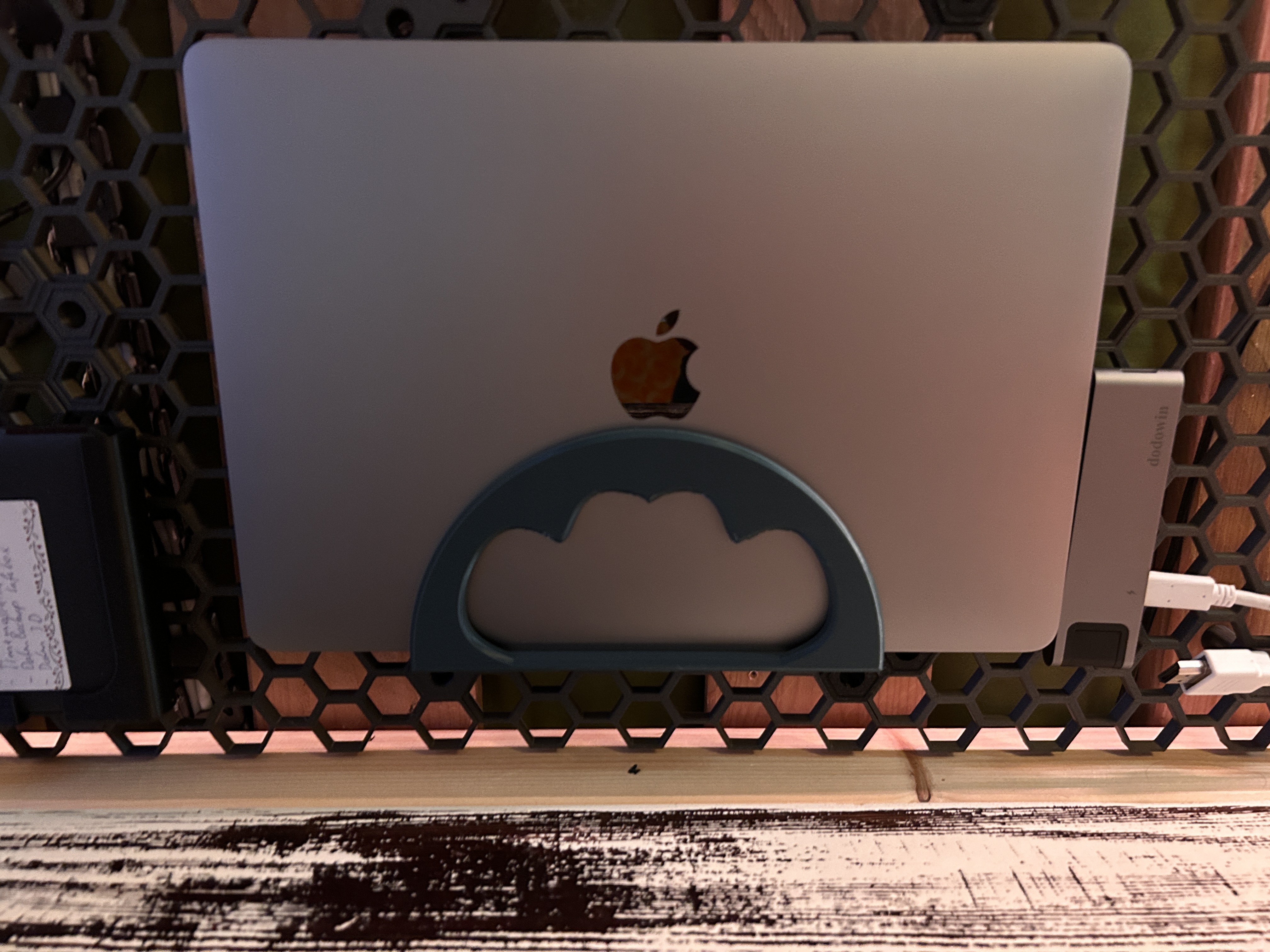 Honeycomb_macbook_mount
