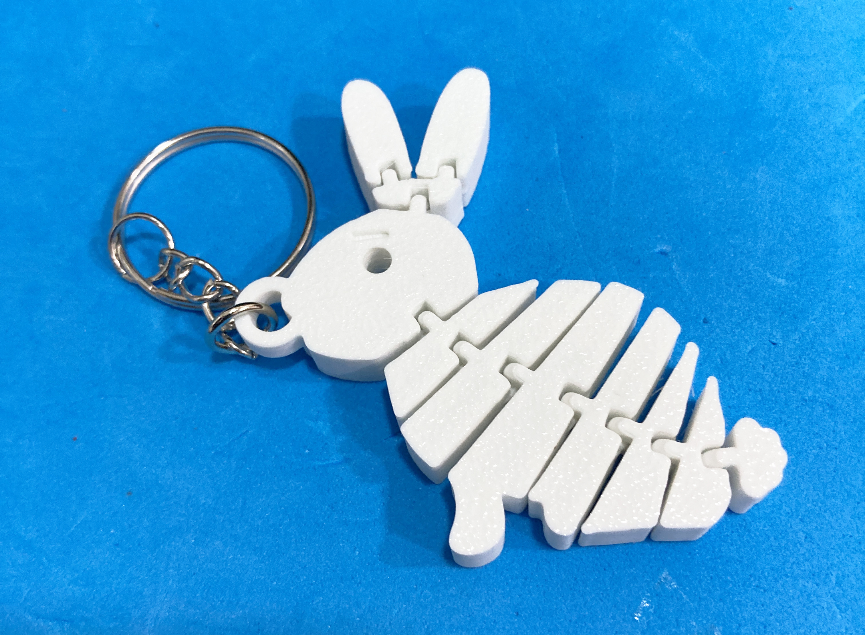 Articulated rabbit keychain / Llavero conejo articulado