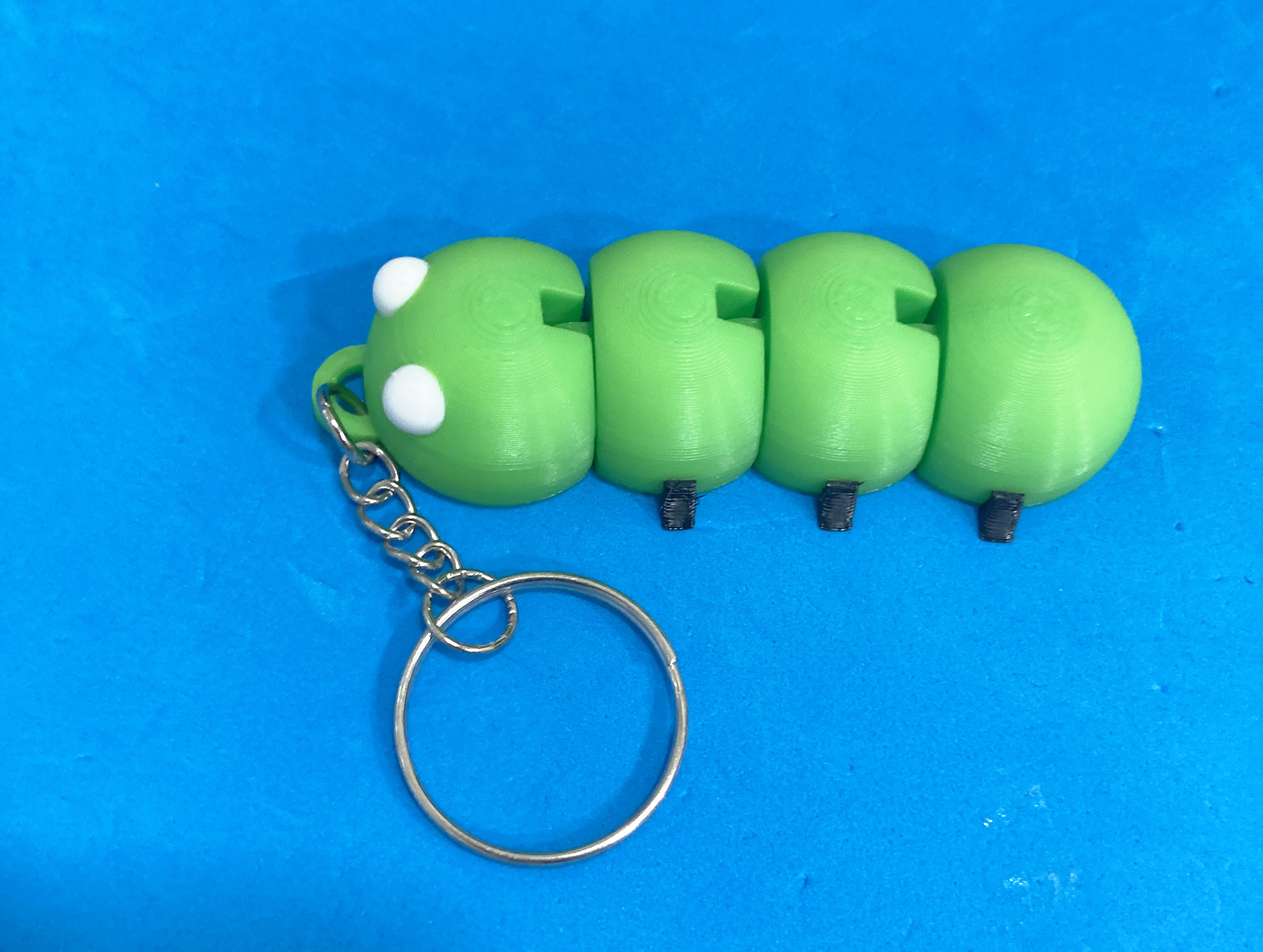 Articulated worm keychain / Llavero gusano articulado