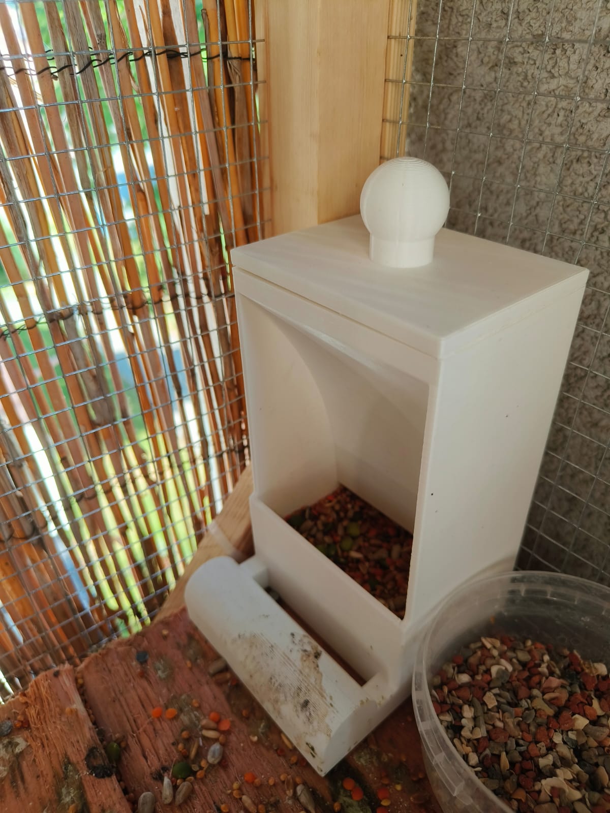 Automatic bird feeder — miniatura 3