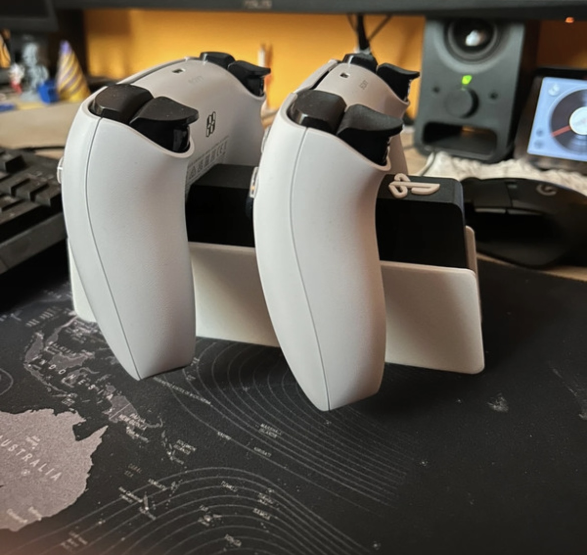 dualsense stand — thumbnail 3