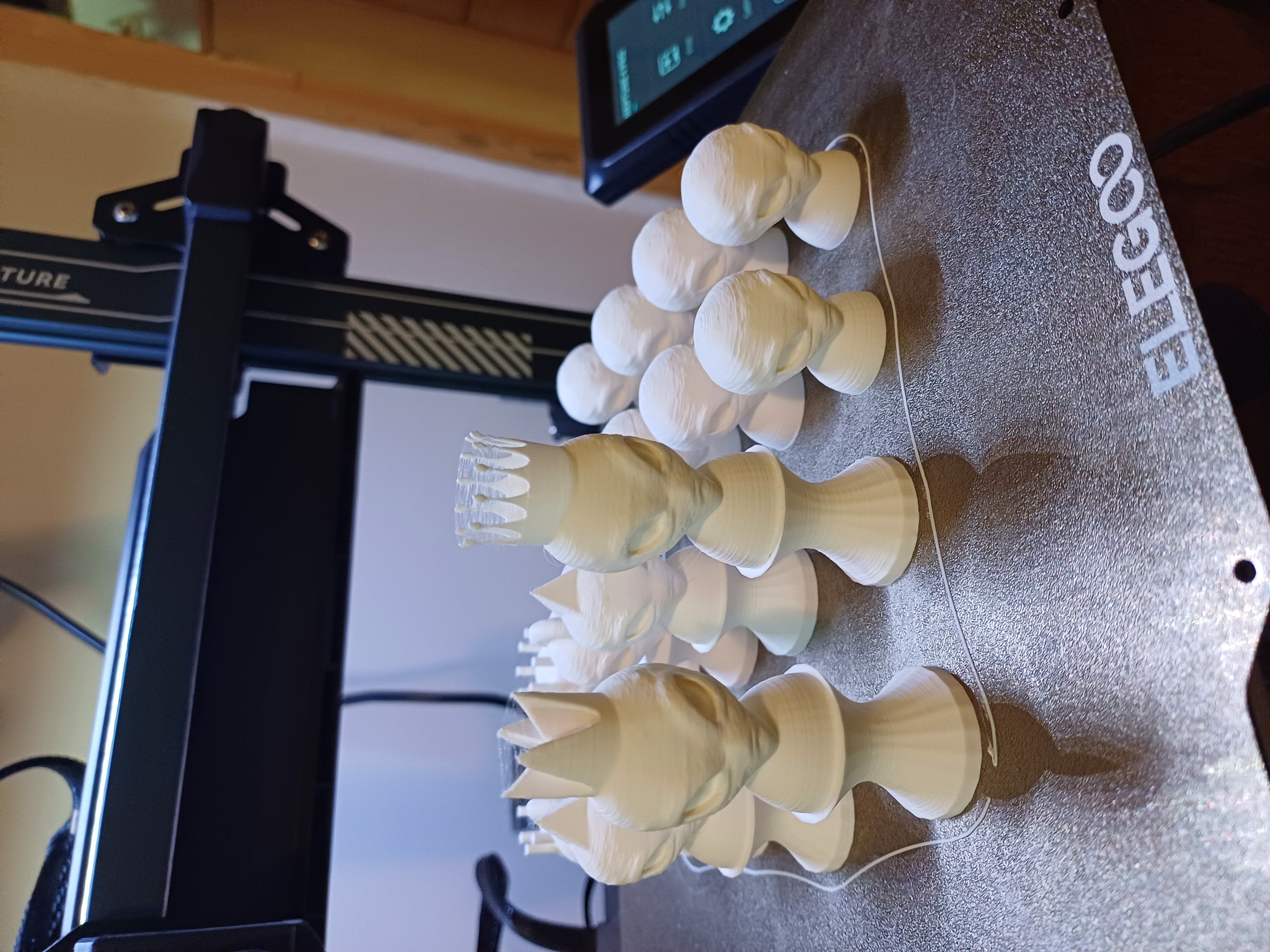 alien head chess set