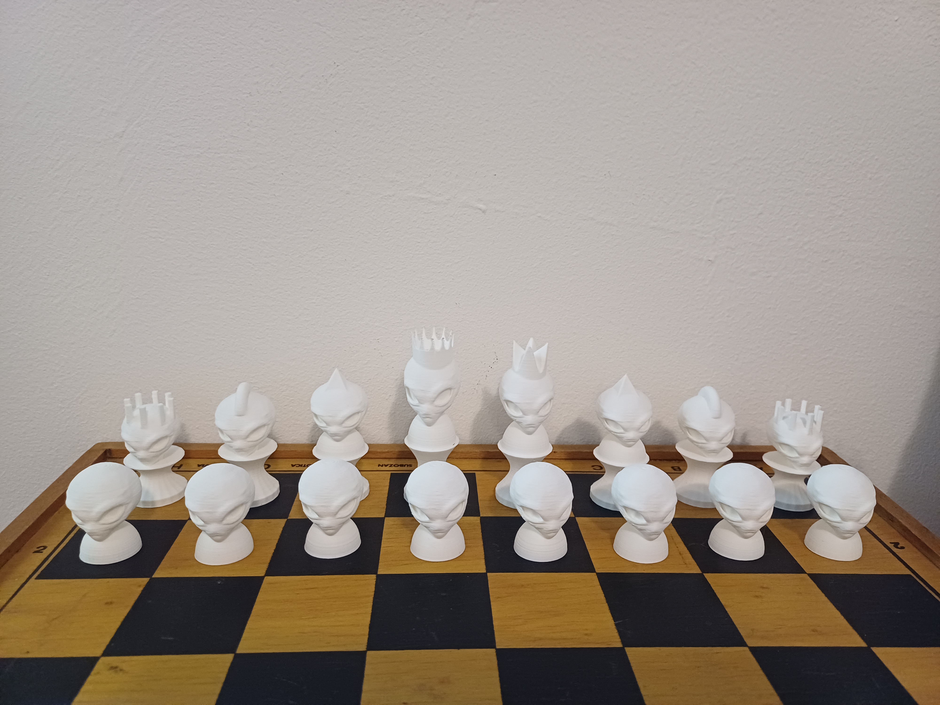 Miniatura 2 do modelo 3D alien head chess set