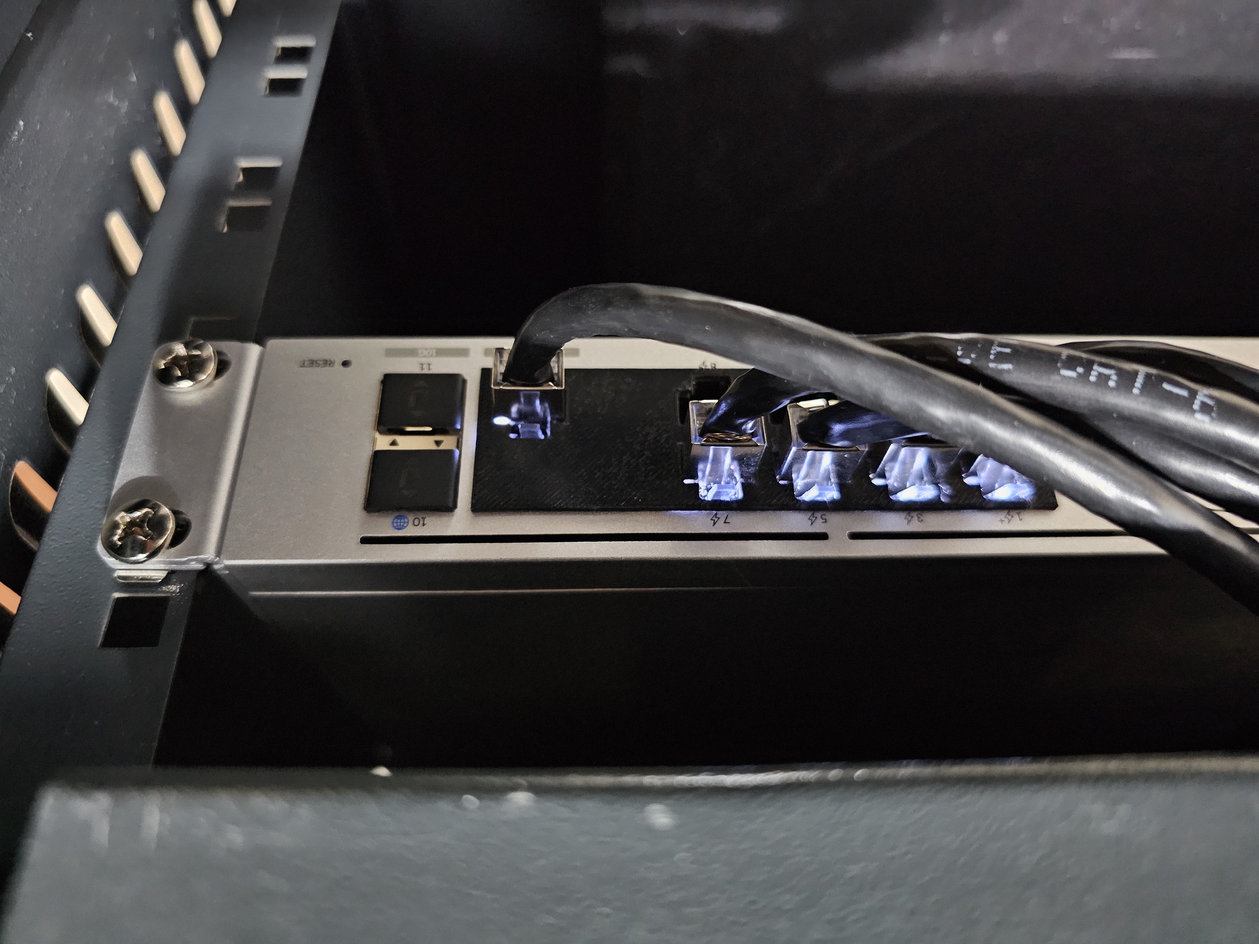 Ubiquiti UDM SE port covers