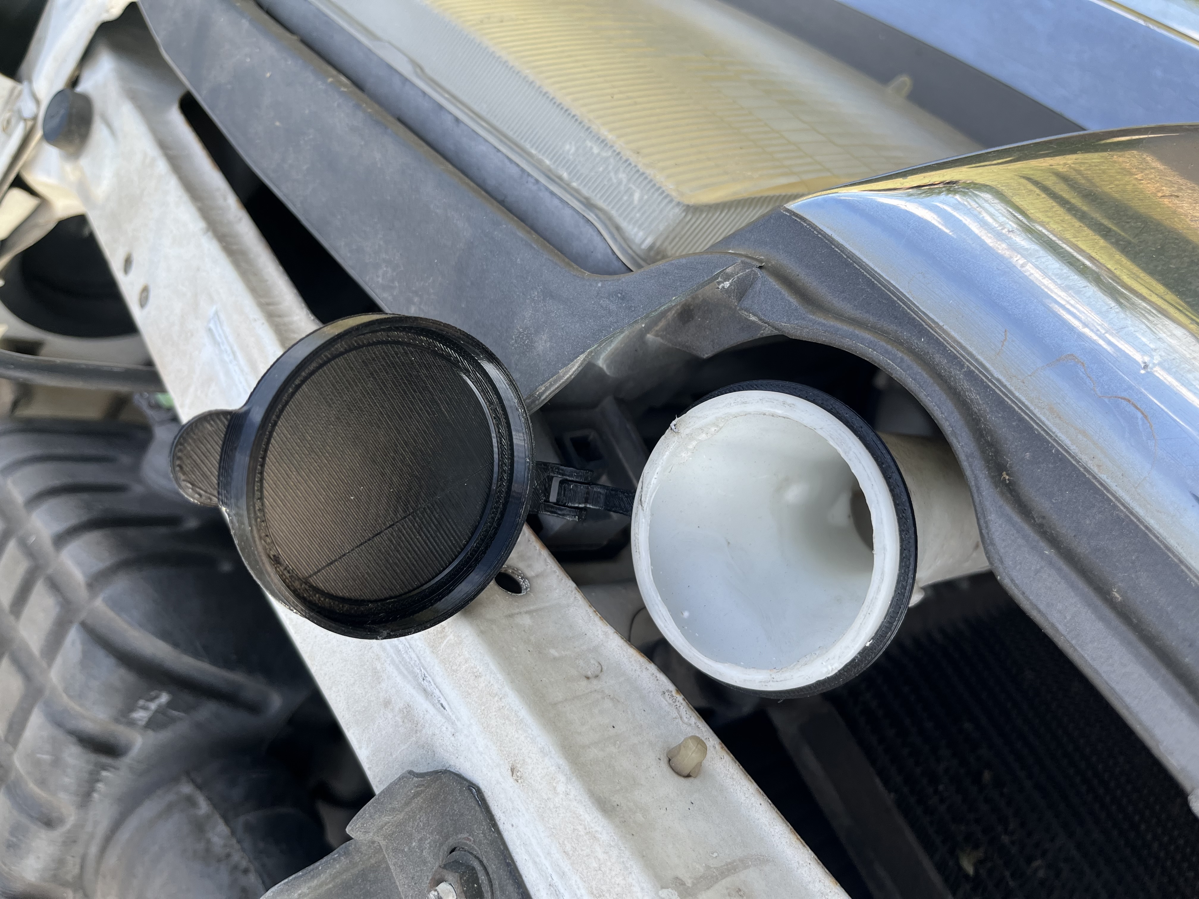 Windshield Washer Fluid Cap — thumbnail 3