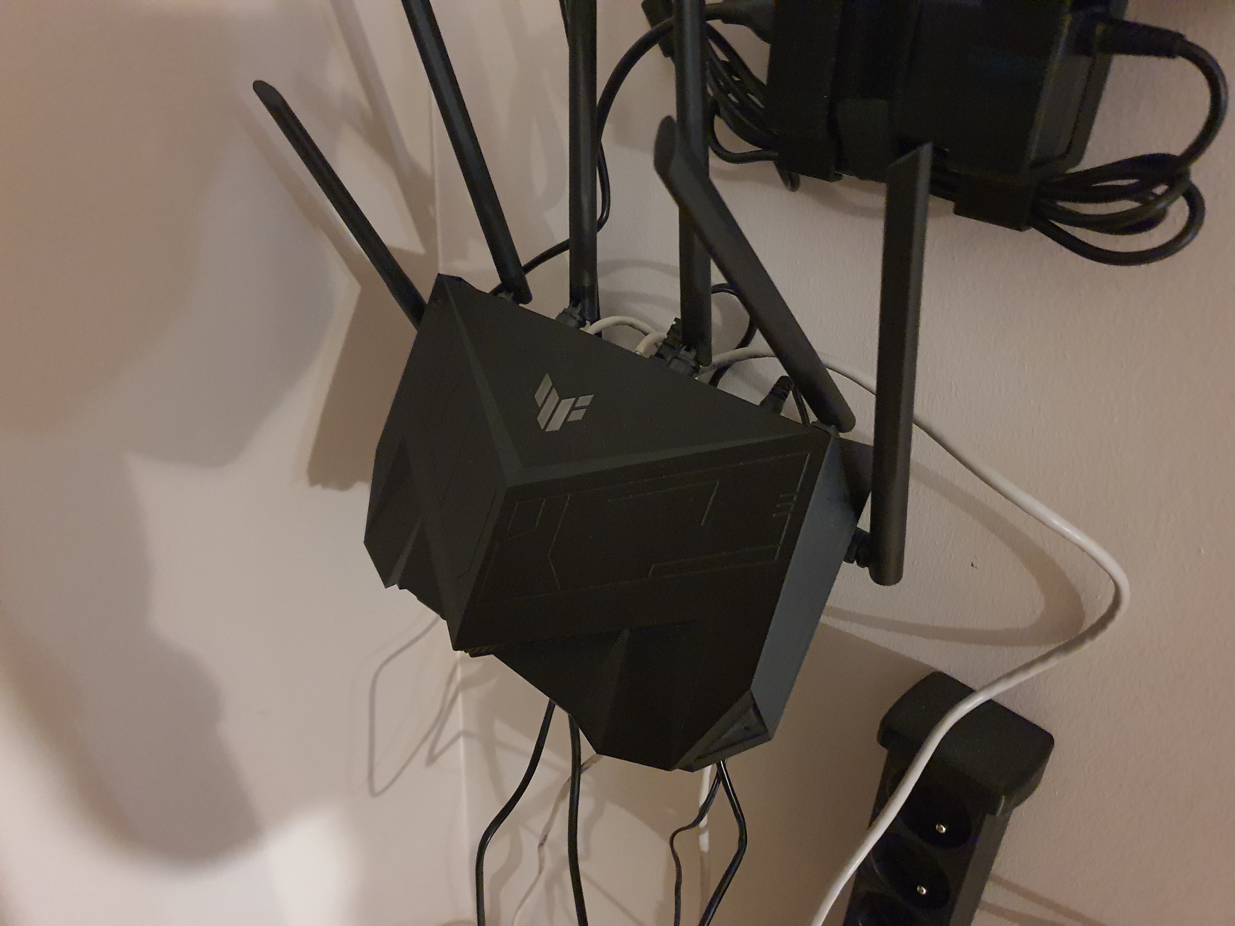 ASUS AX-5400 Wall Mount