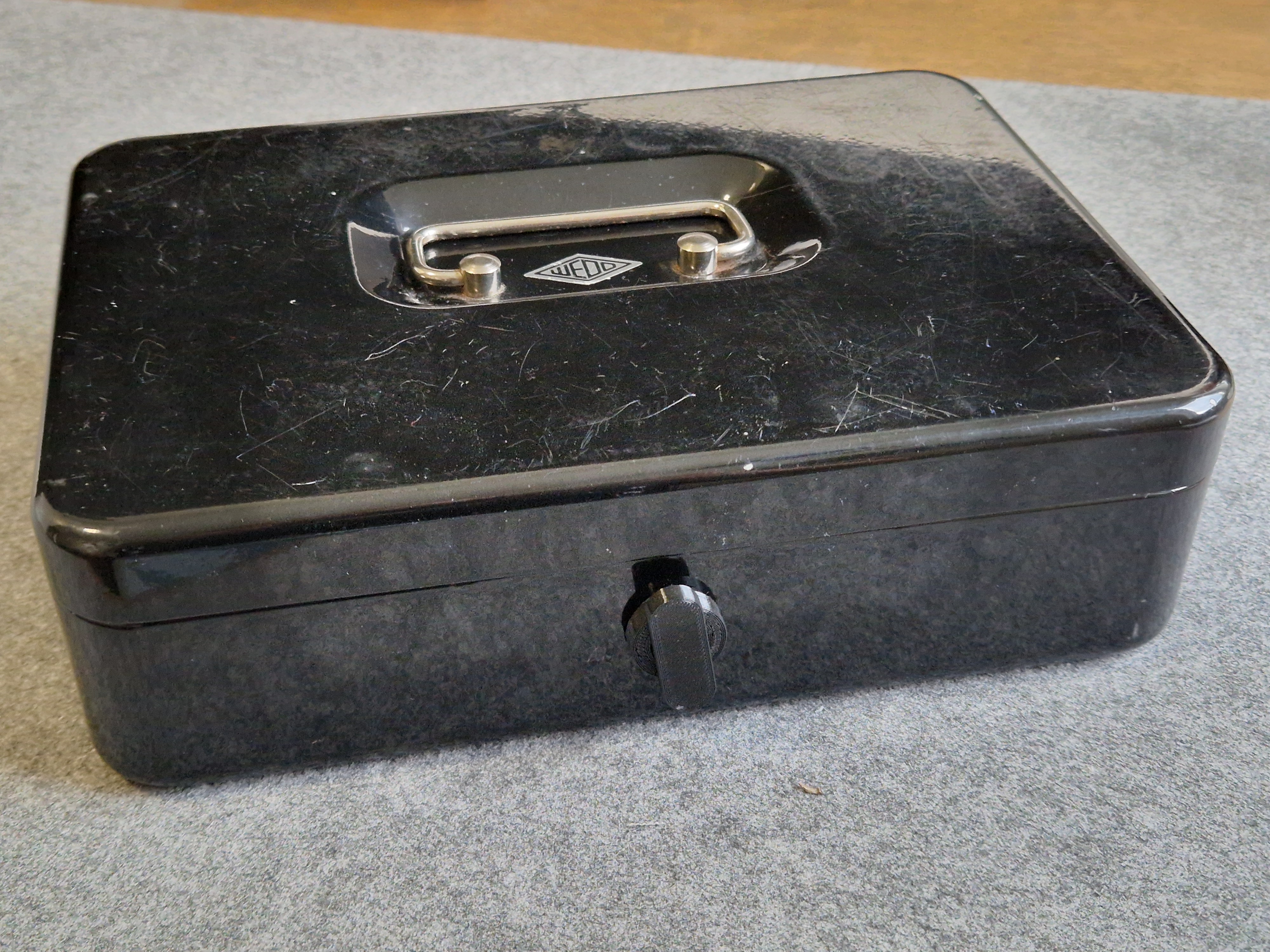 Latch for replacing lock on metal cash register