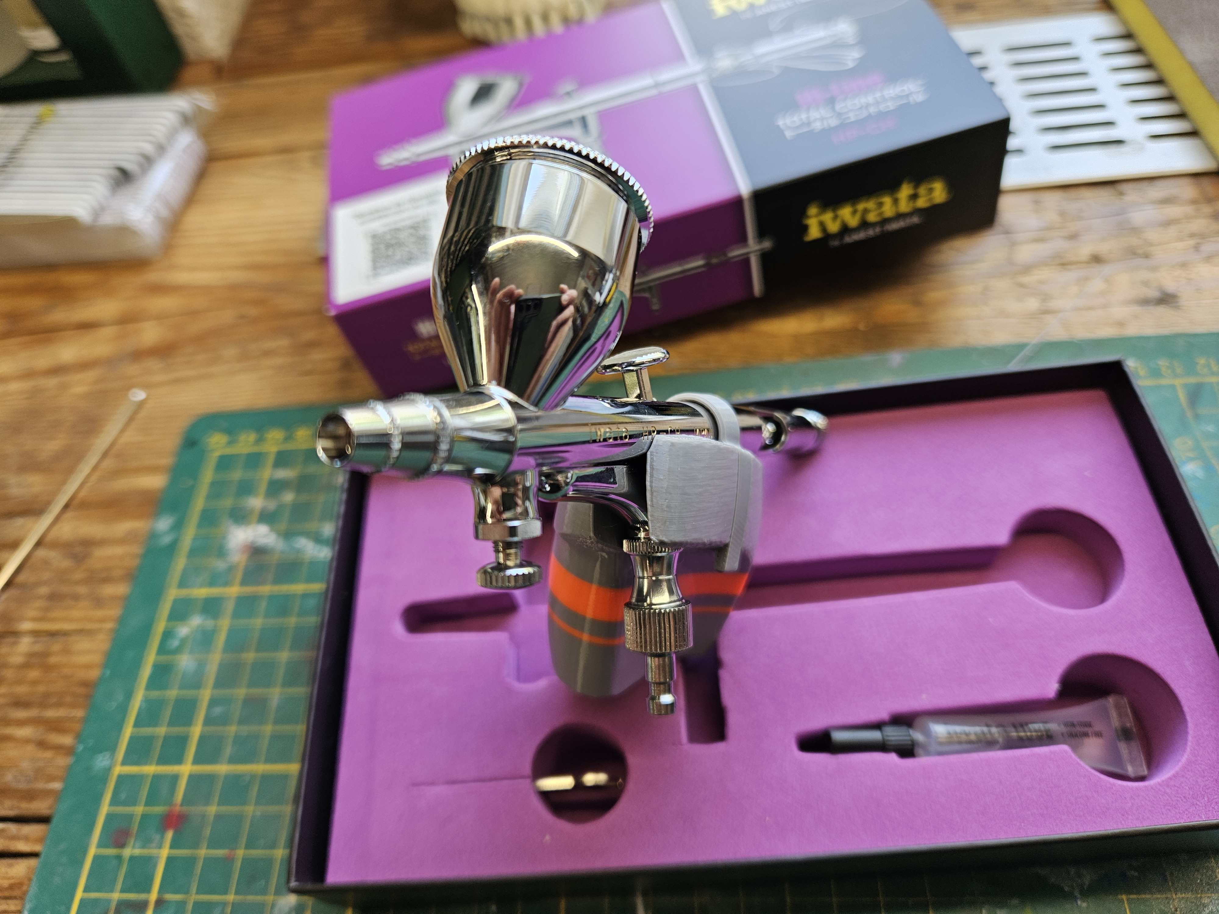 Ergonomic handle for Iwata HP-CH airbrushes