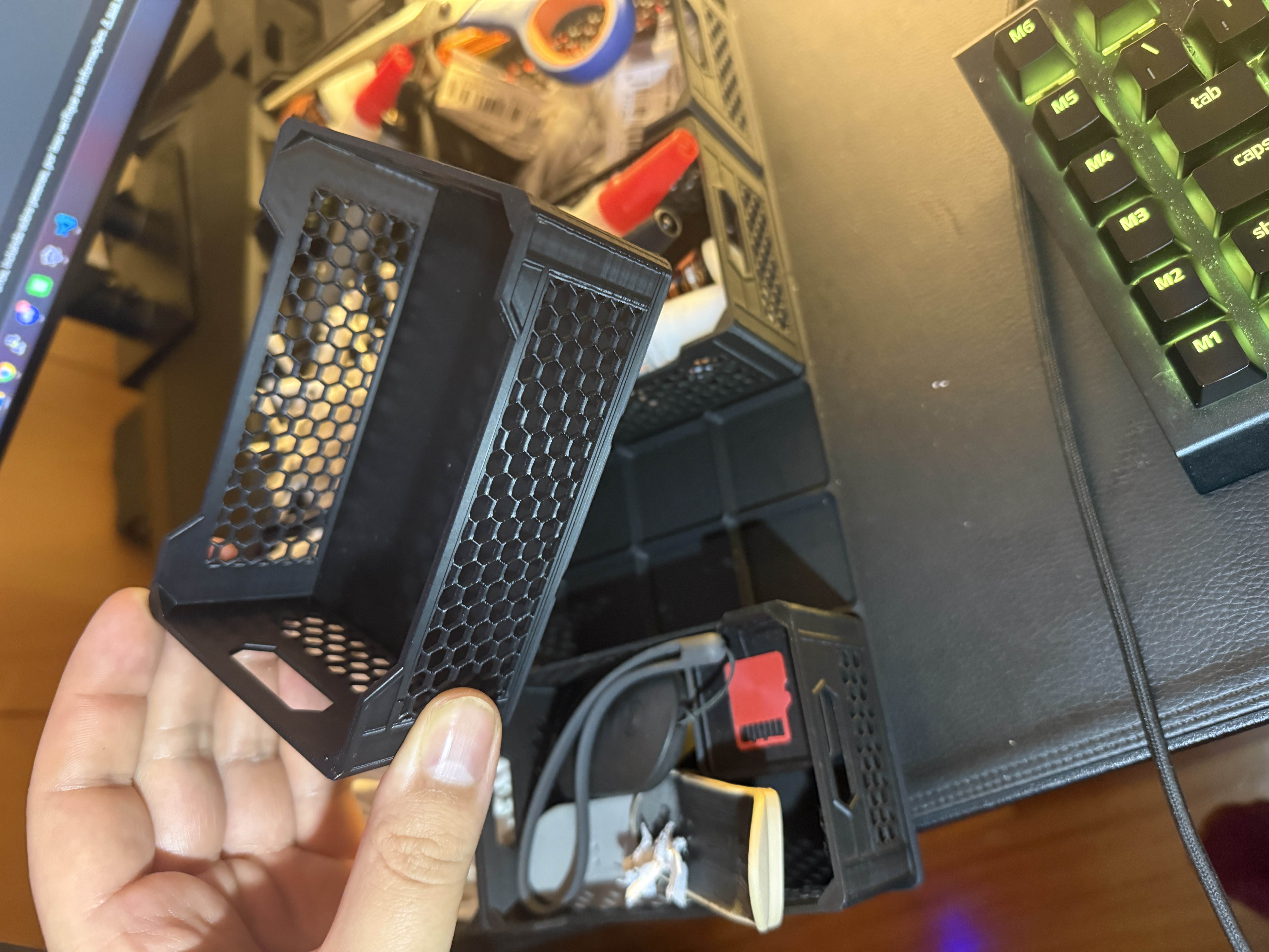 Miniatura 5 do modelo 3D Gridfinity Honeycomb Storage Crate - Stackable Box