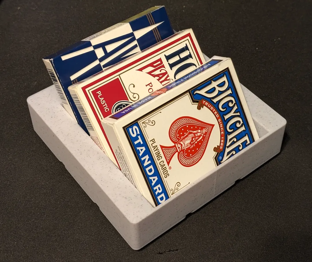 回転式カード入れ　1段3ポケットx8段　96ポケット Gridfinity 3x3 Poker Deck Holder by Claire321H | Download free STL
