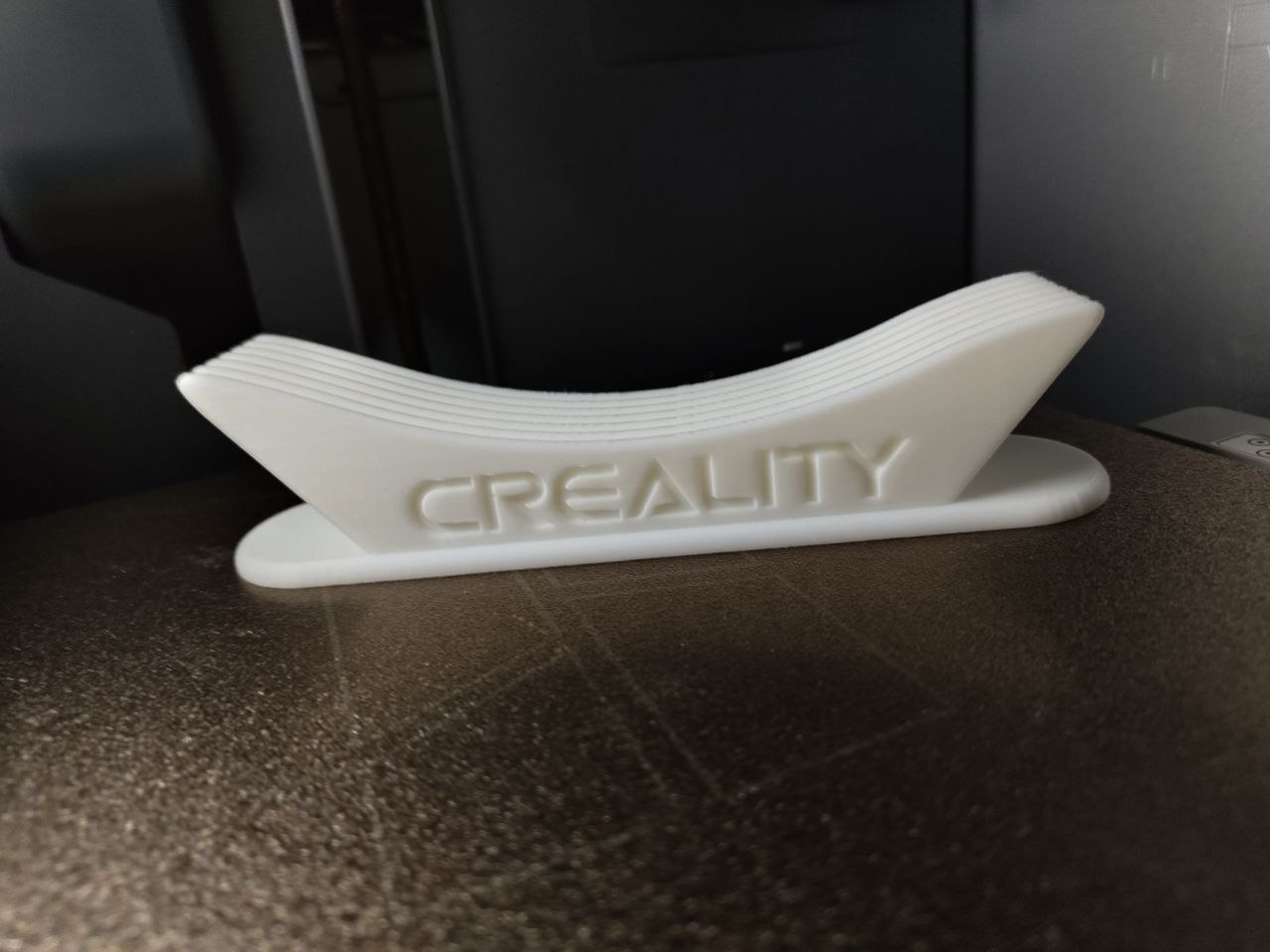 Plate holder with Creality logo by virtuprinto | Download free STL ...